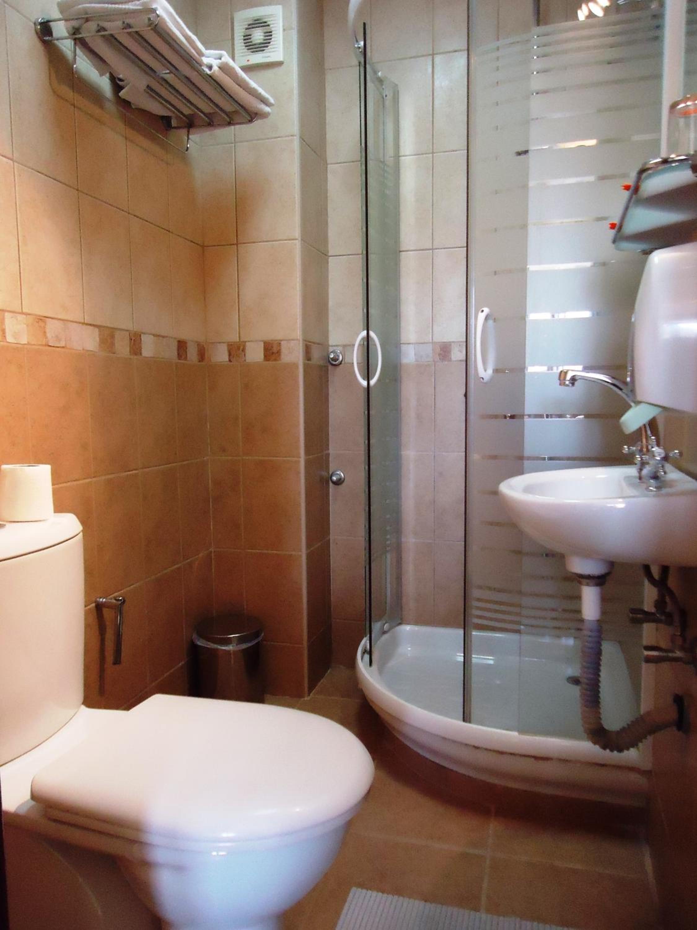 Standard Double Room - Photo 9