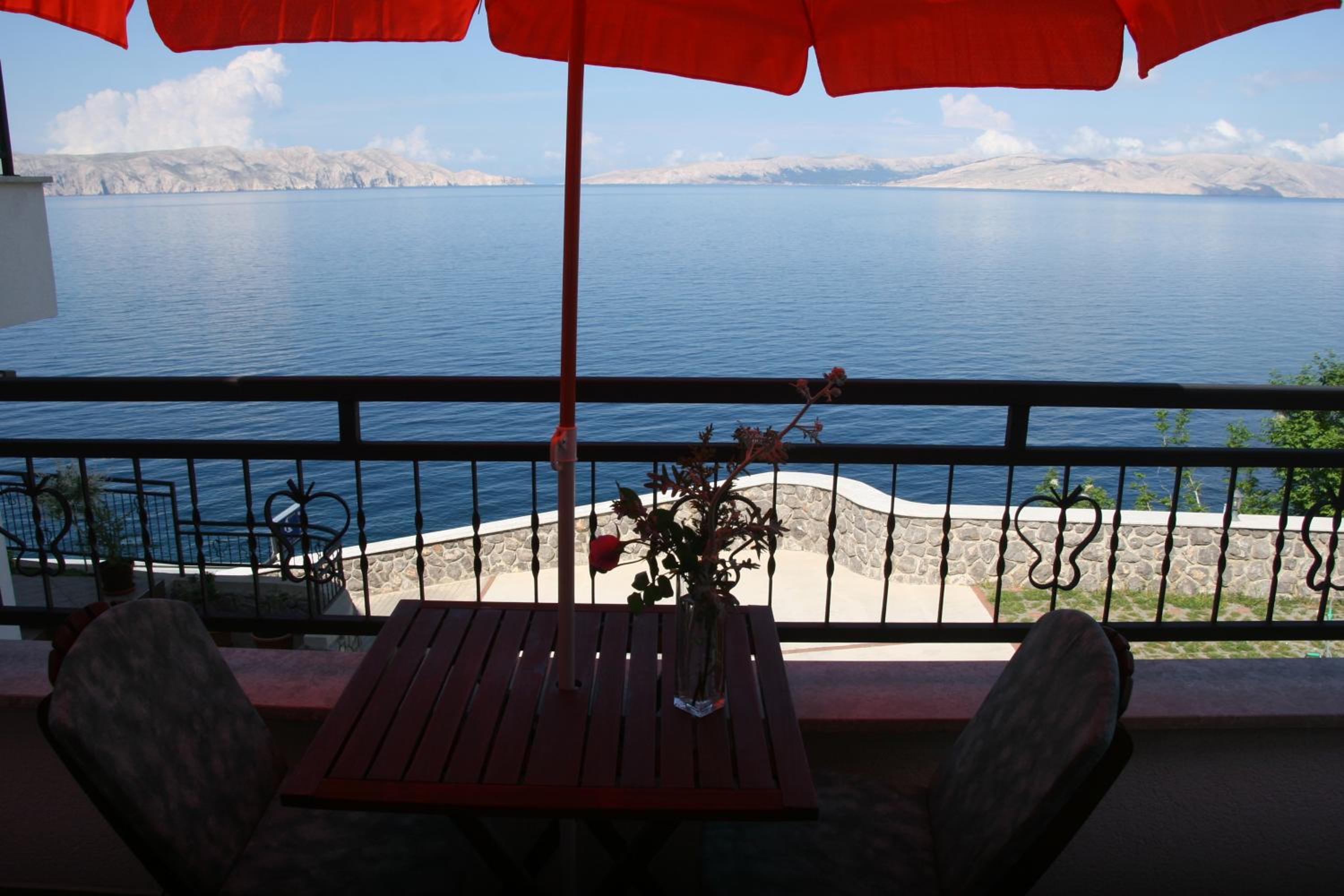 Double Room with Balcony and Sea View - Photo 6