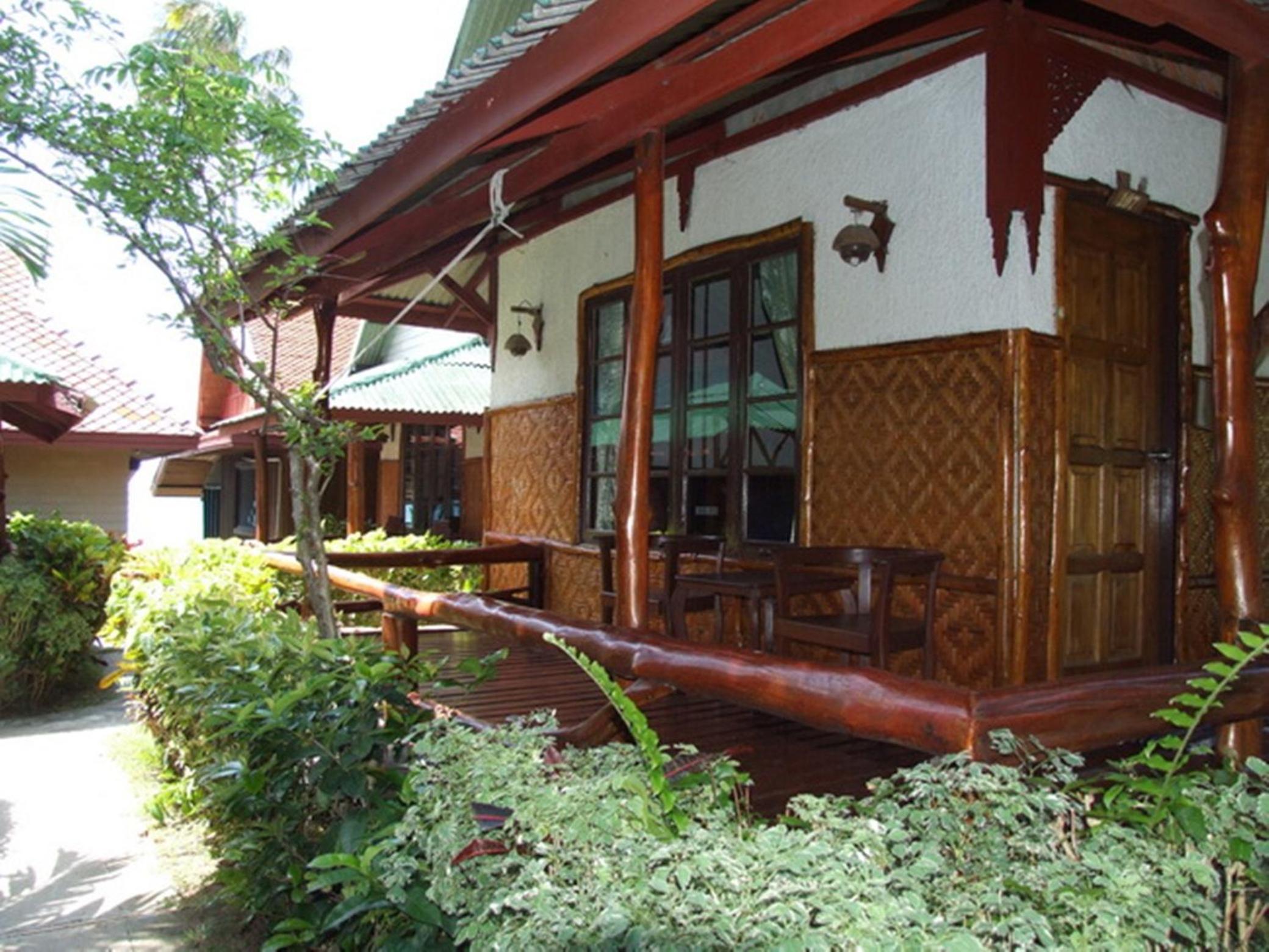 Superior Bungalow - Photo 3