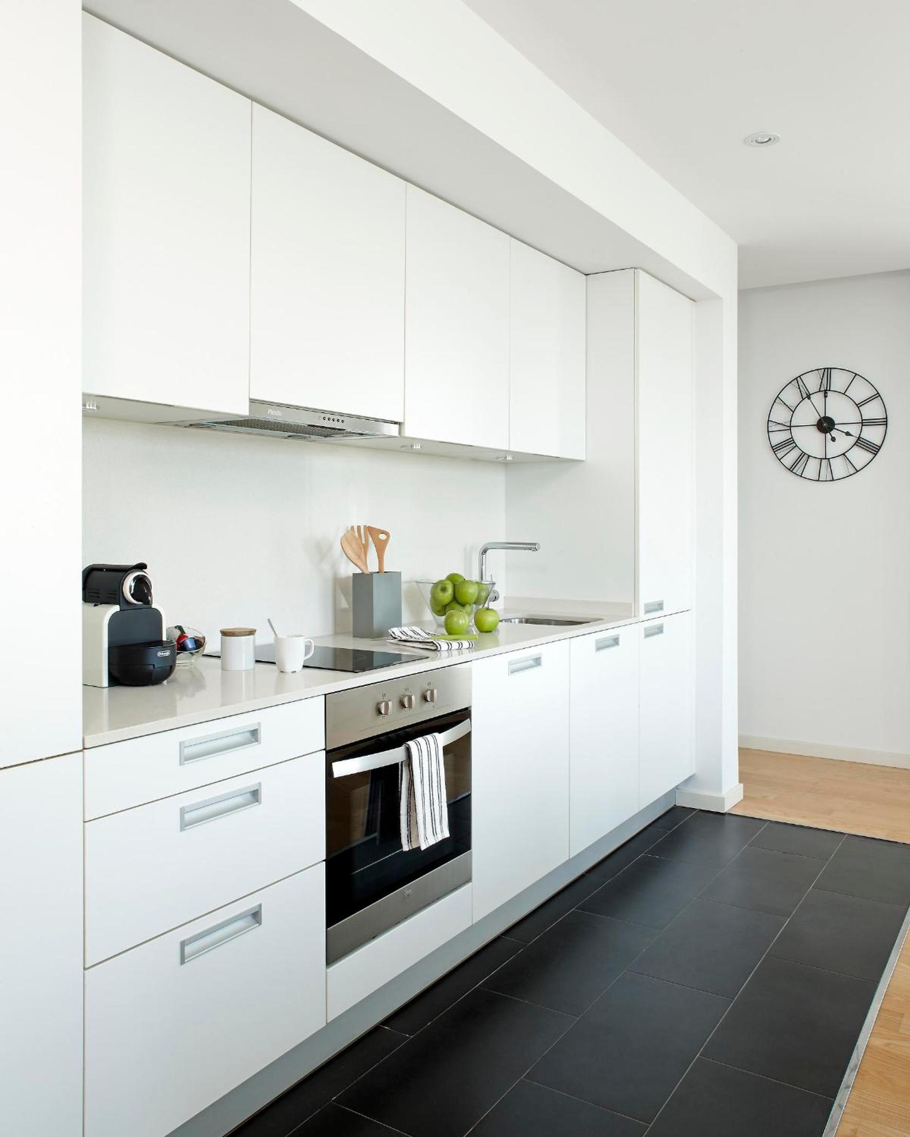 One-Bedroom Apartment with Sea View photo 2