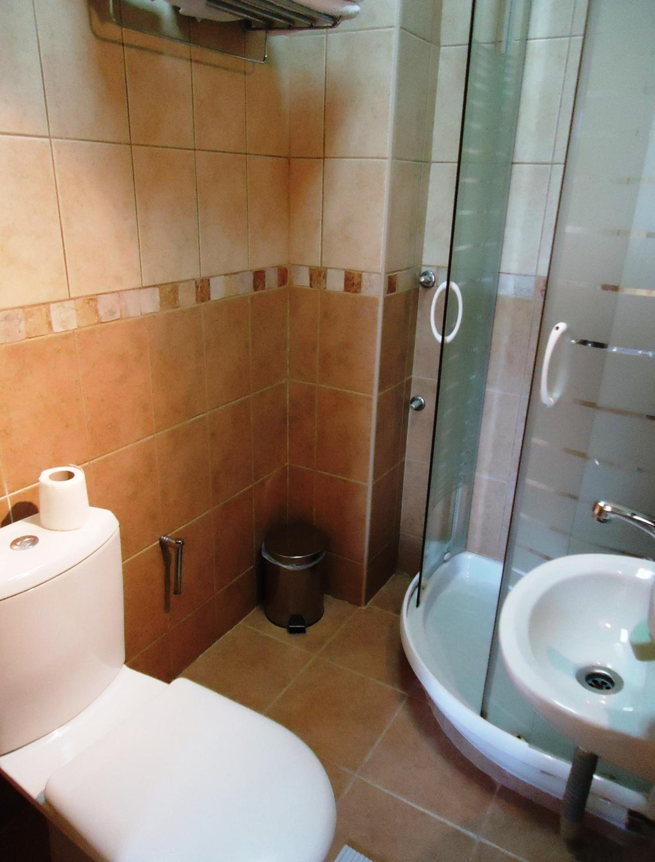 Standard Double Room - Photo 8