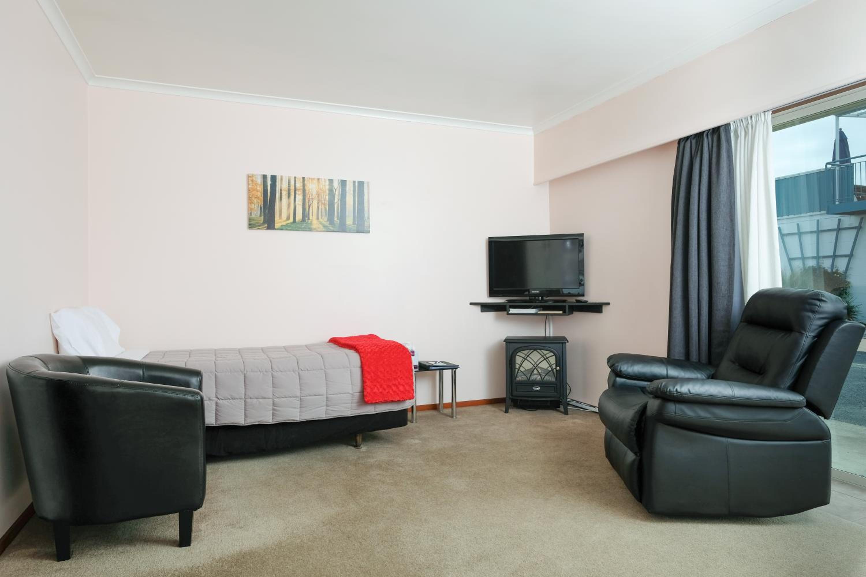 One-Bedroom Suite photo 1