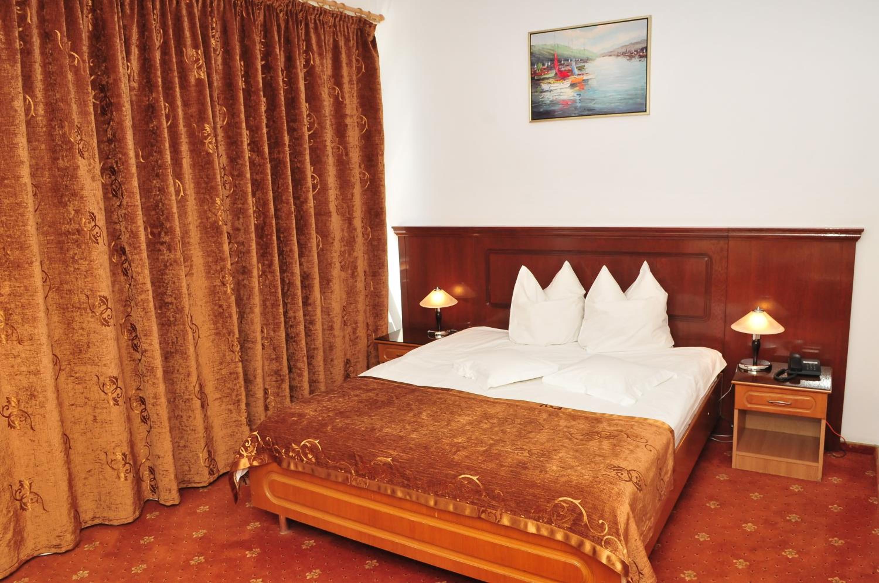 Standard Twin Room - Photo 4