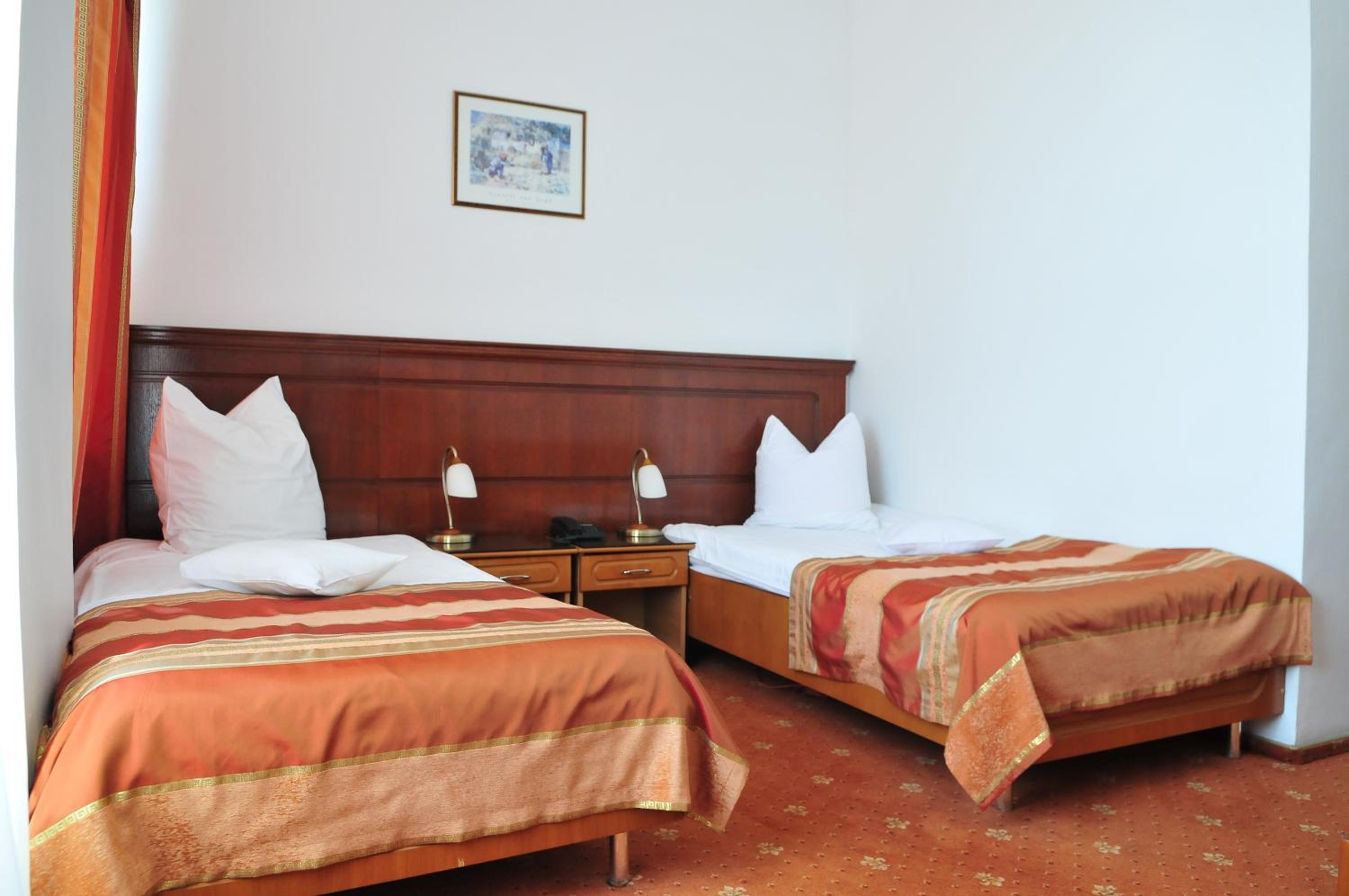 Standard Twin Room - Photo 7