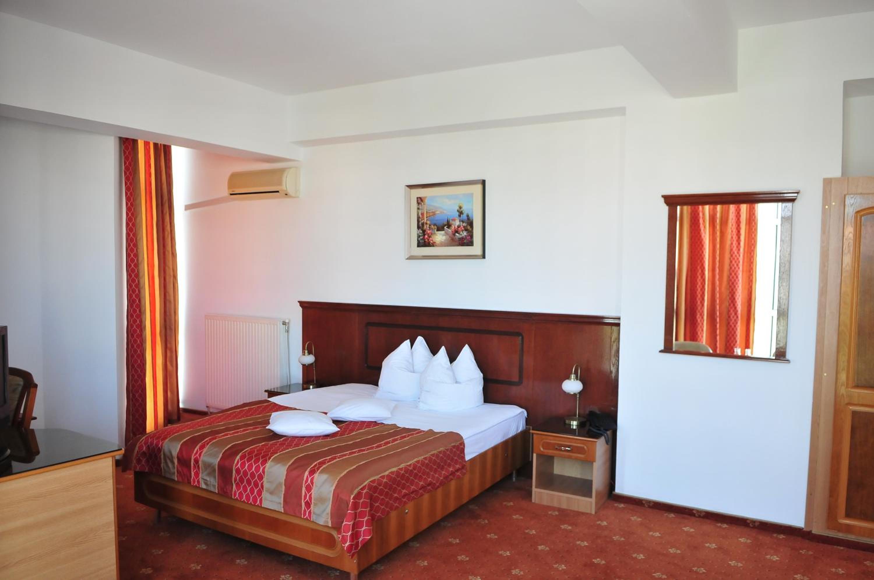 Standard Twin Room - Photo 1