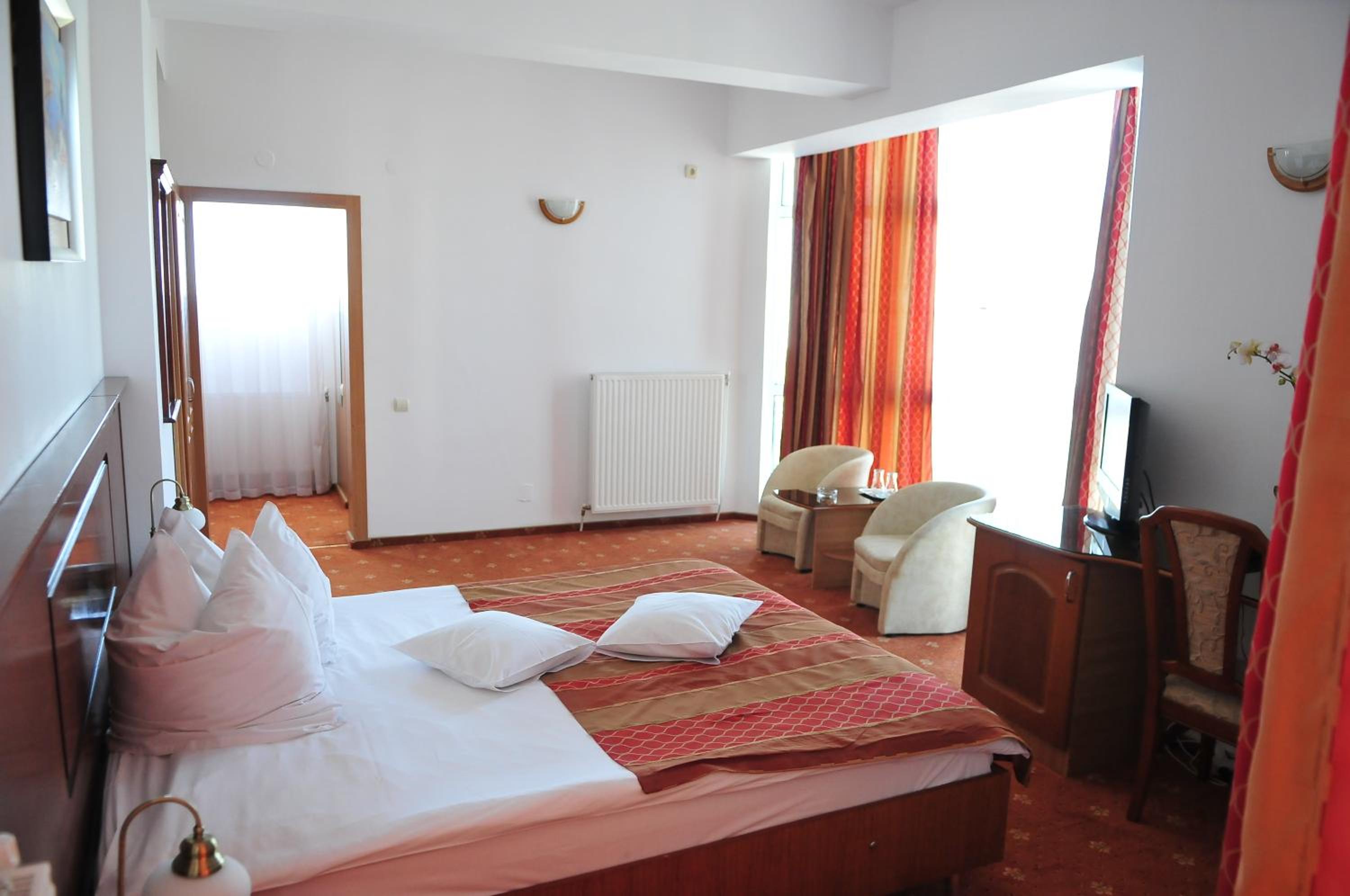 Standard Twin Room - Photo 5