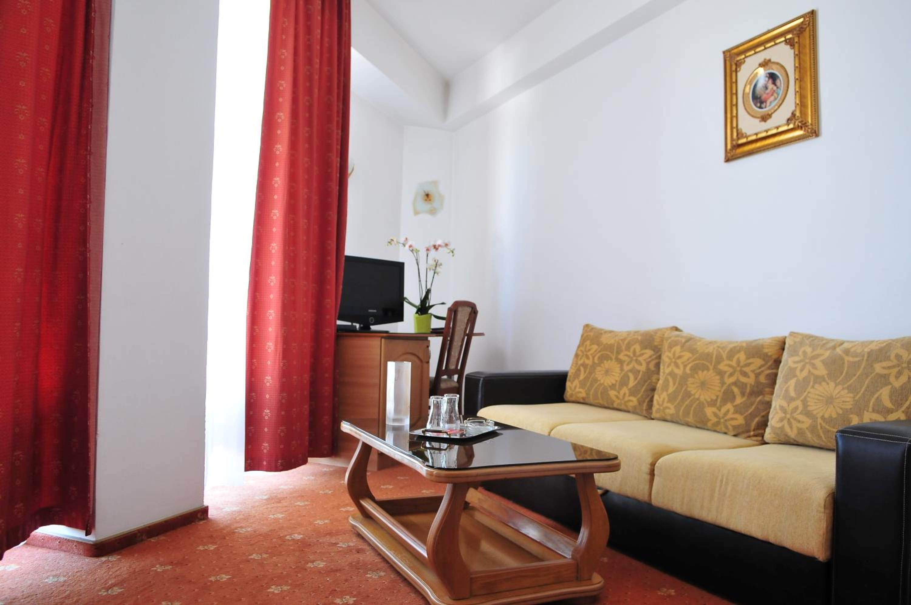 Suite - Photo 2
