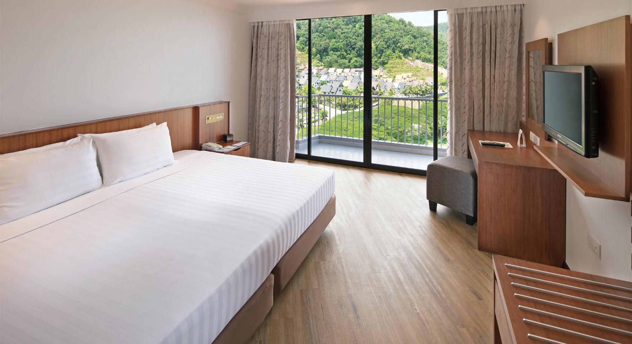 Family Suite with Partial Sea View