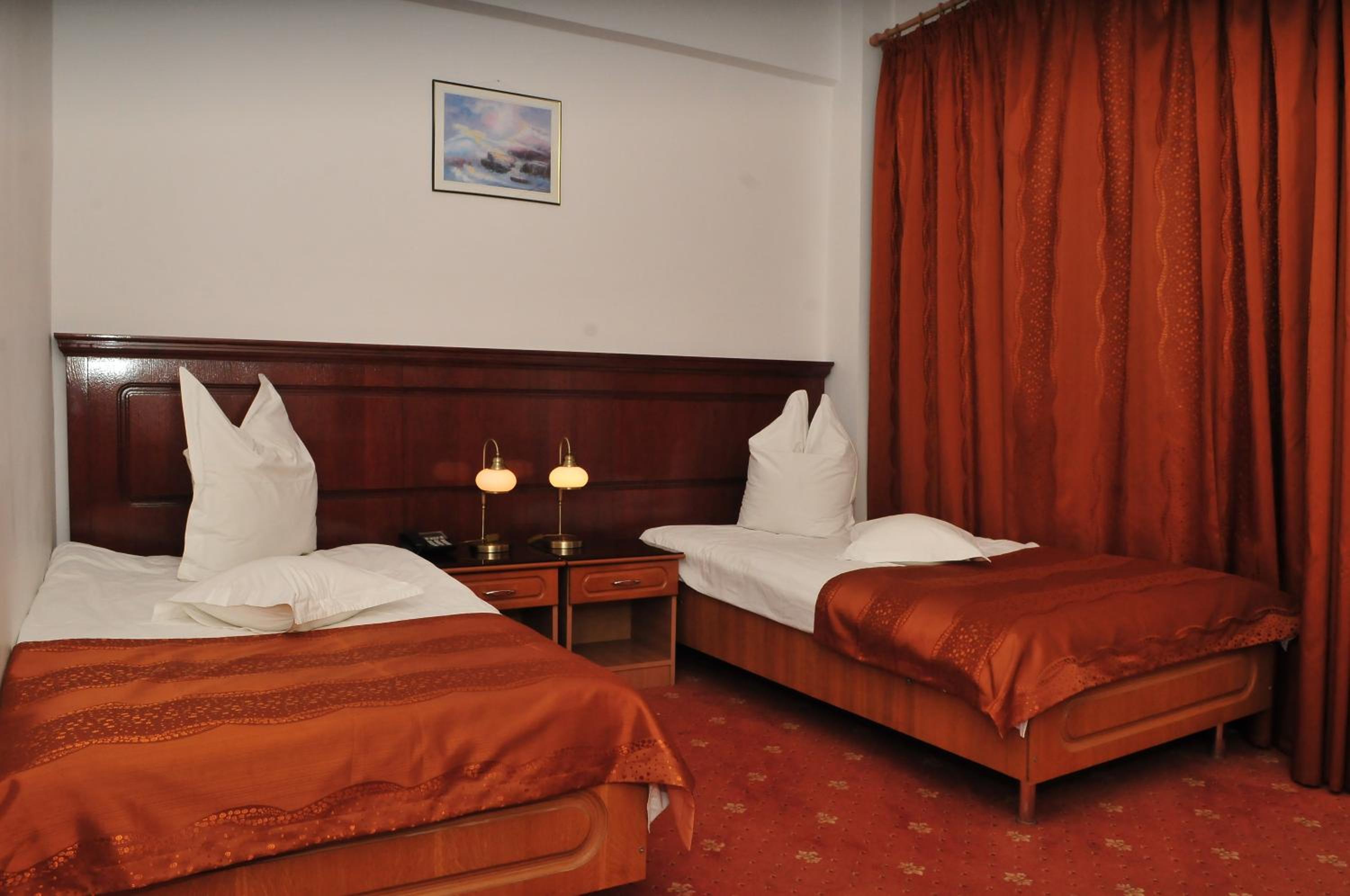 Standard Twin Room - Photo 3