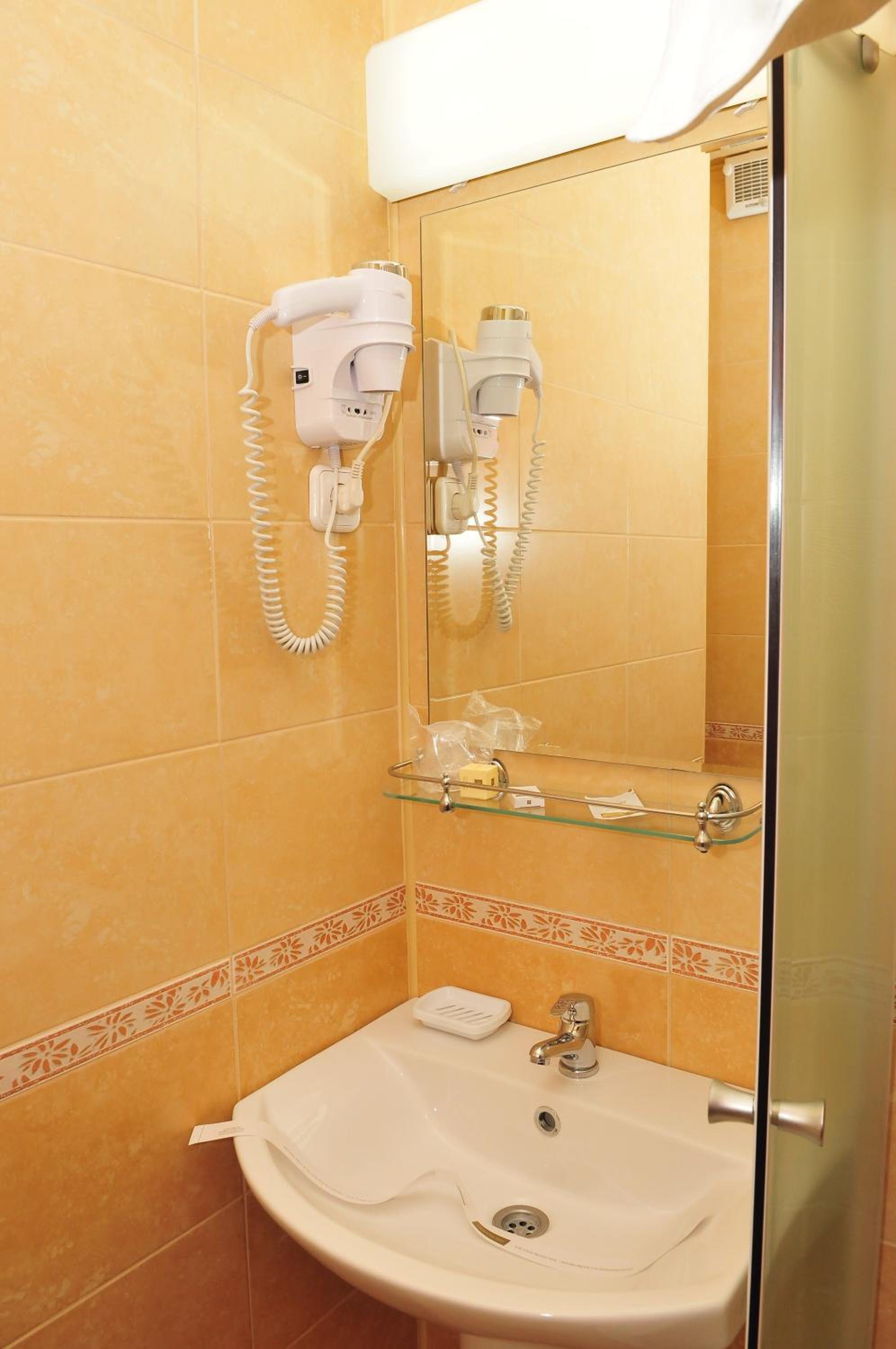Suite - Photo 5