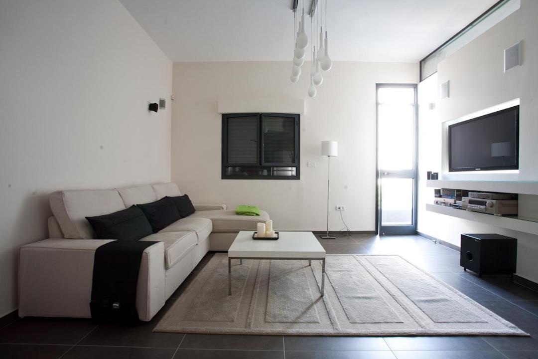 Two-Bedroom Apartment With Small Balcony - Har Nevo 2