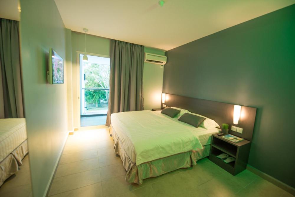 Standard King Room photo 1