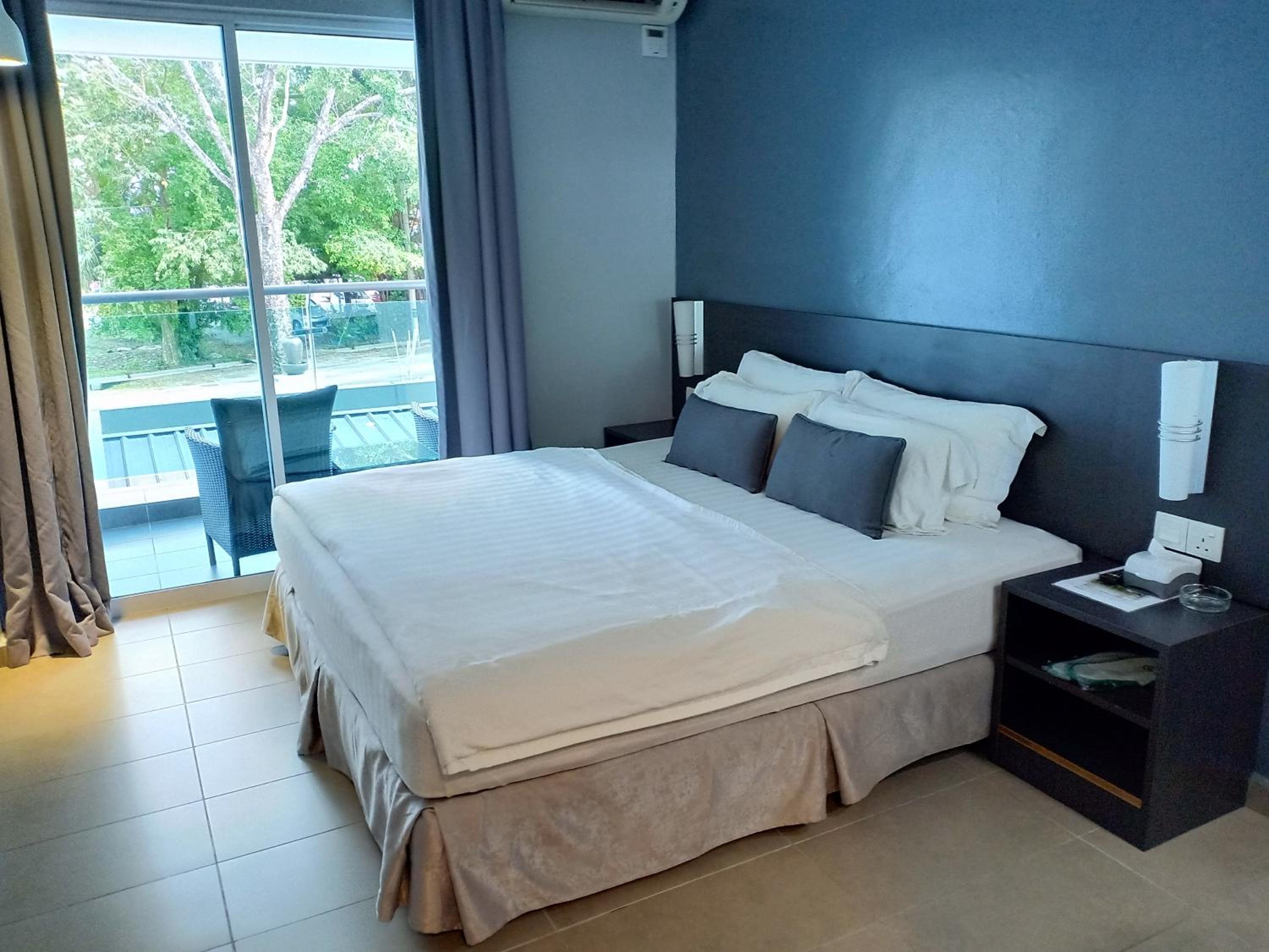 Standard King Room photo 2