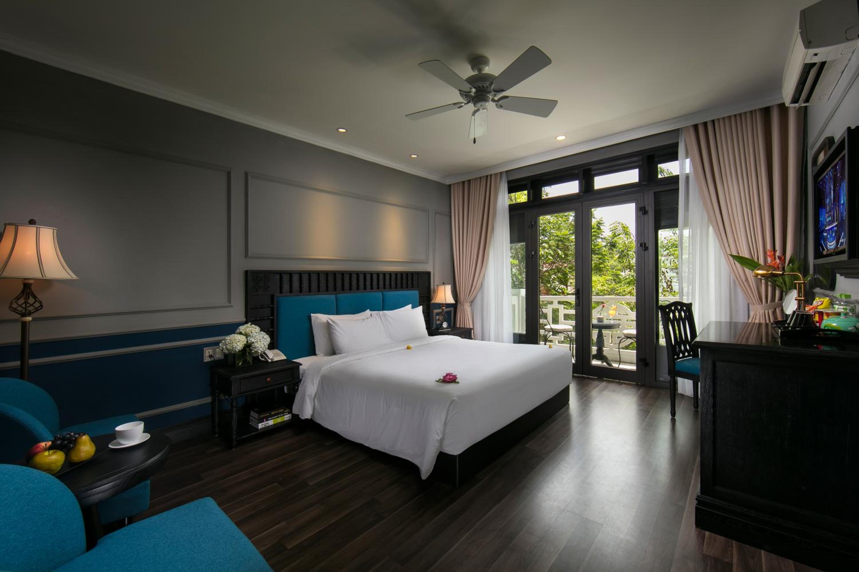 Deluxe Double/Twin with Balcony and City view
