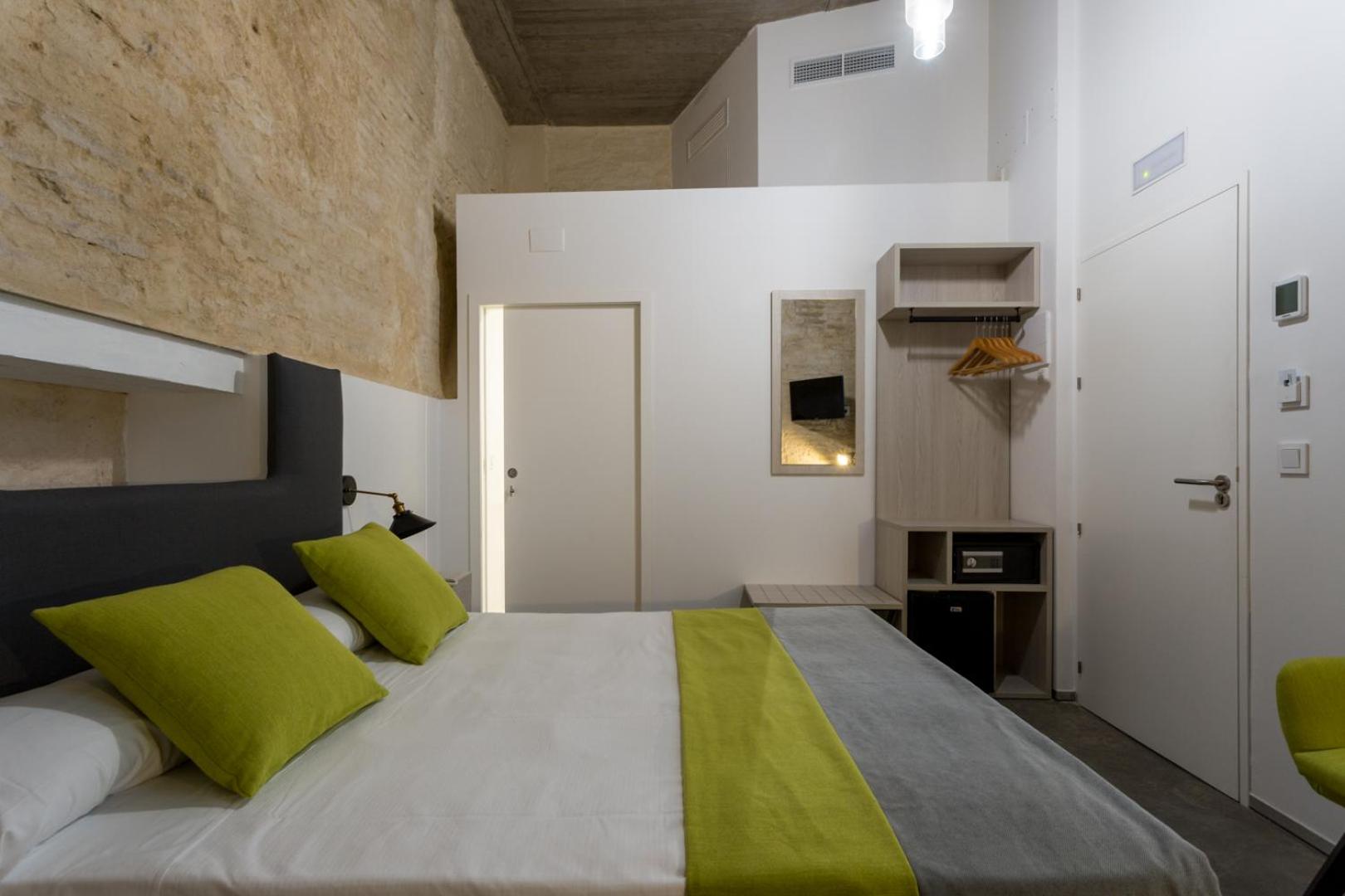 Double Room - Disability Access - Photo 8