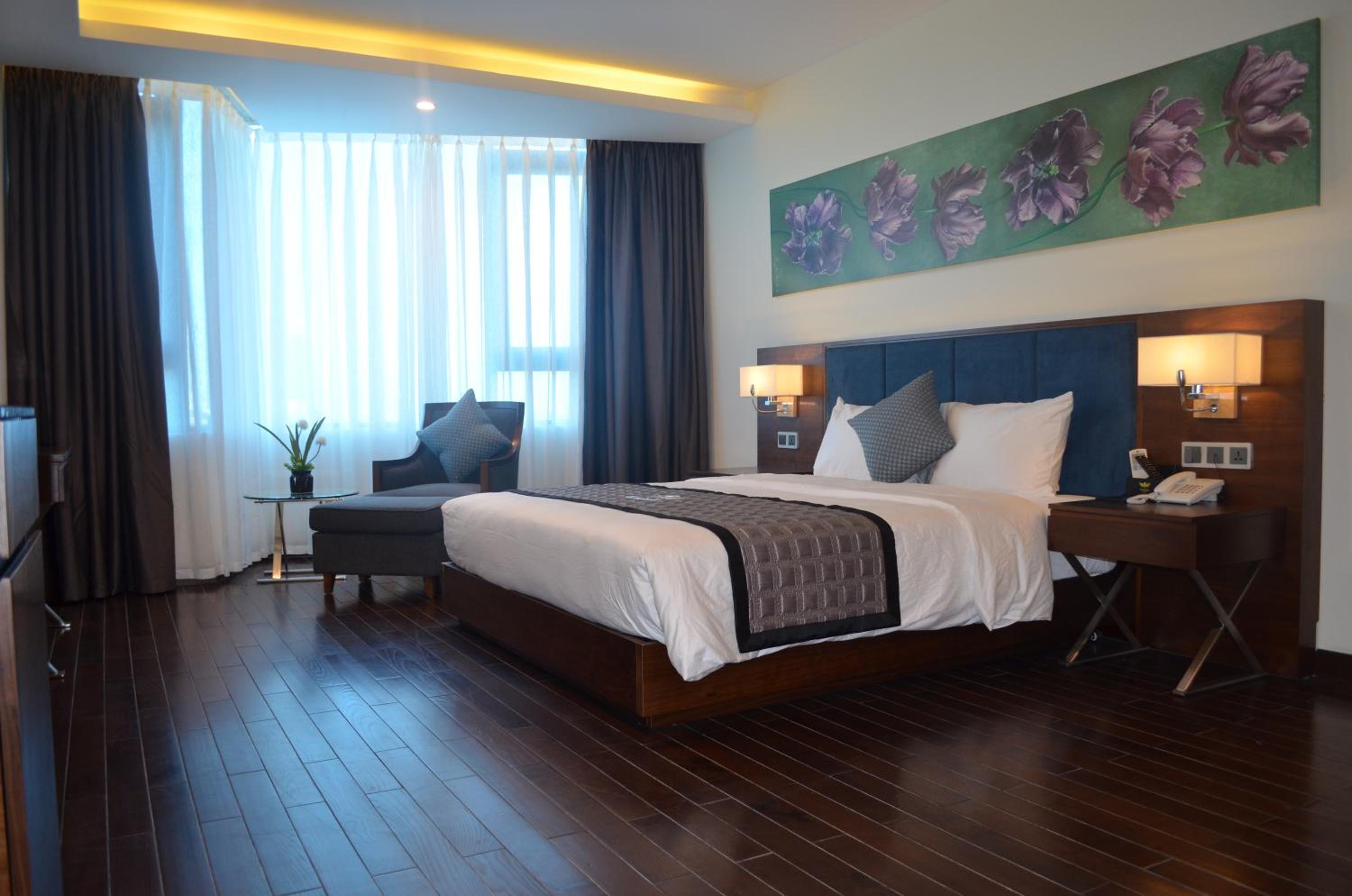 Deluxe King Room - Photo 3