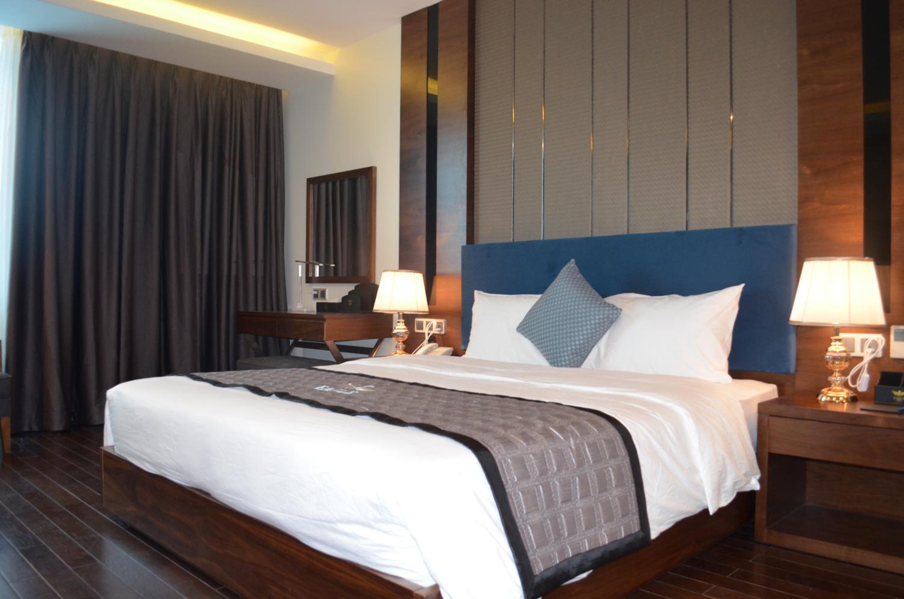 Deluxe King Room - Photo 1