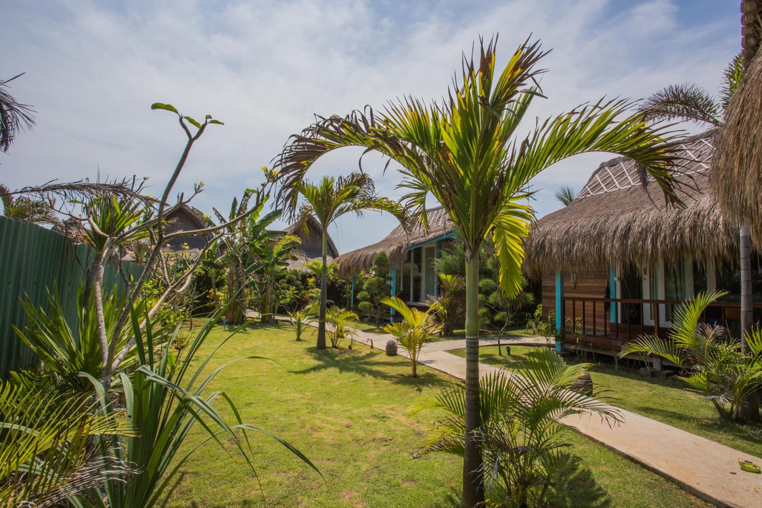 Deluxe Bungalow with Garden View - Photo 19