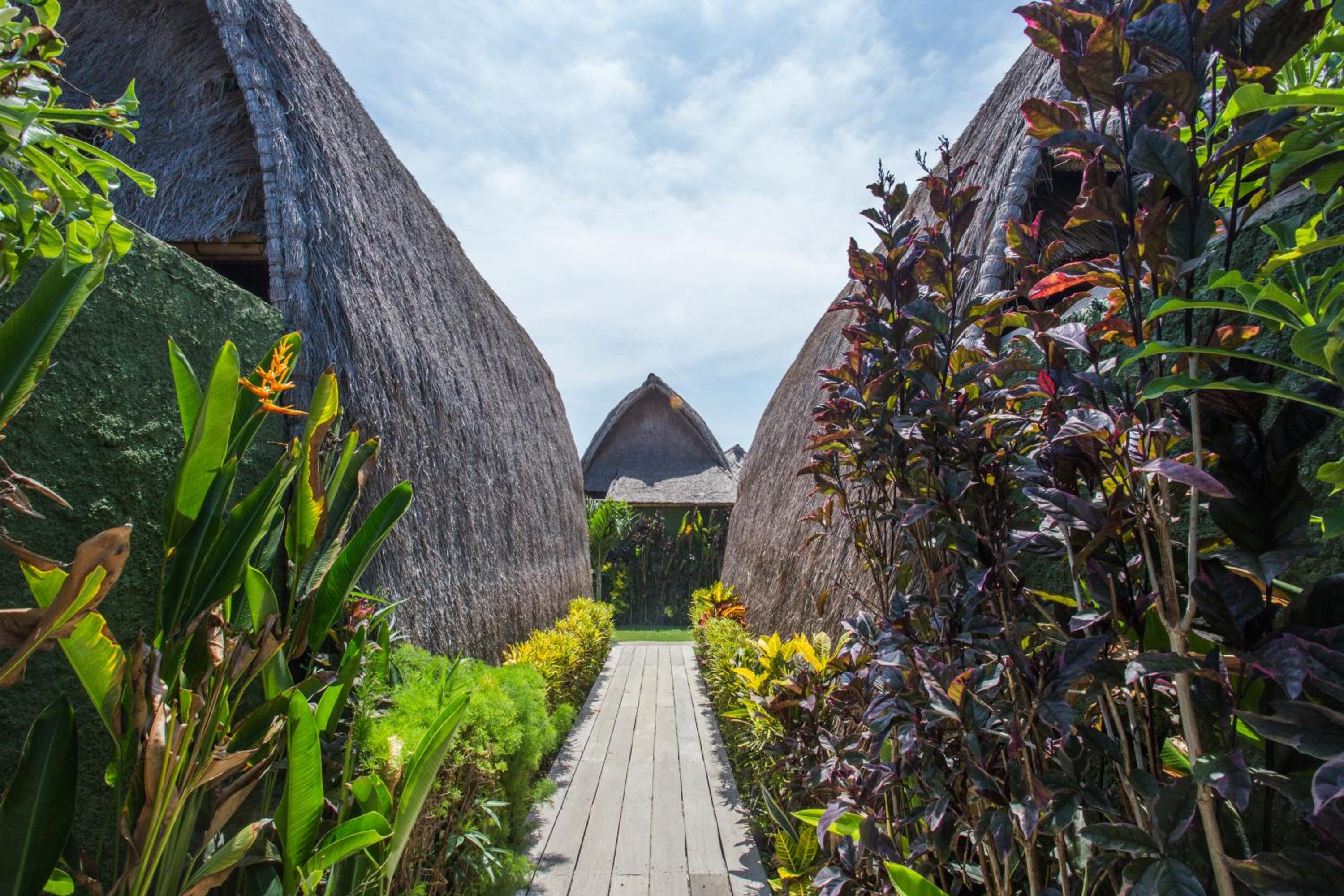 Deluxe Bungalow with Garden View - Photo 14