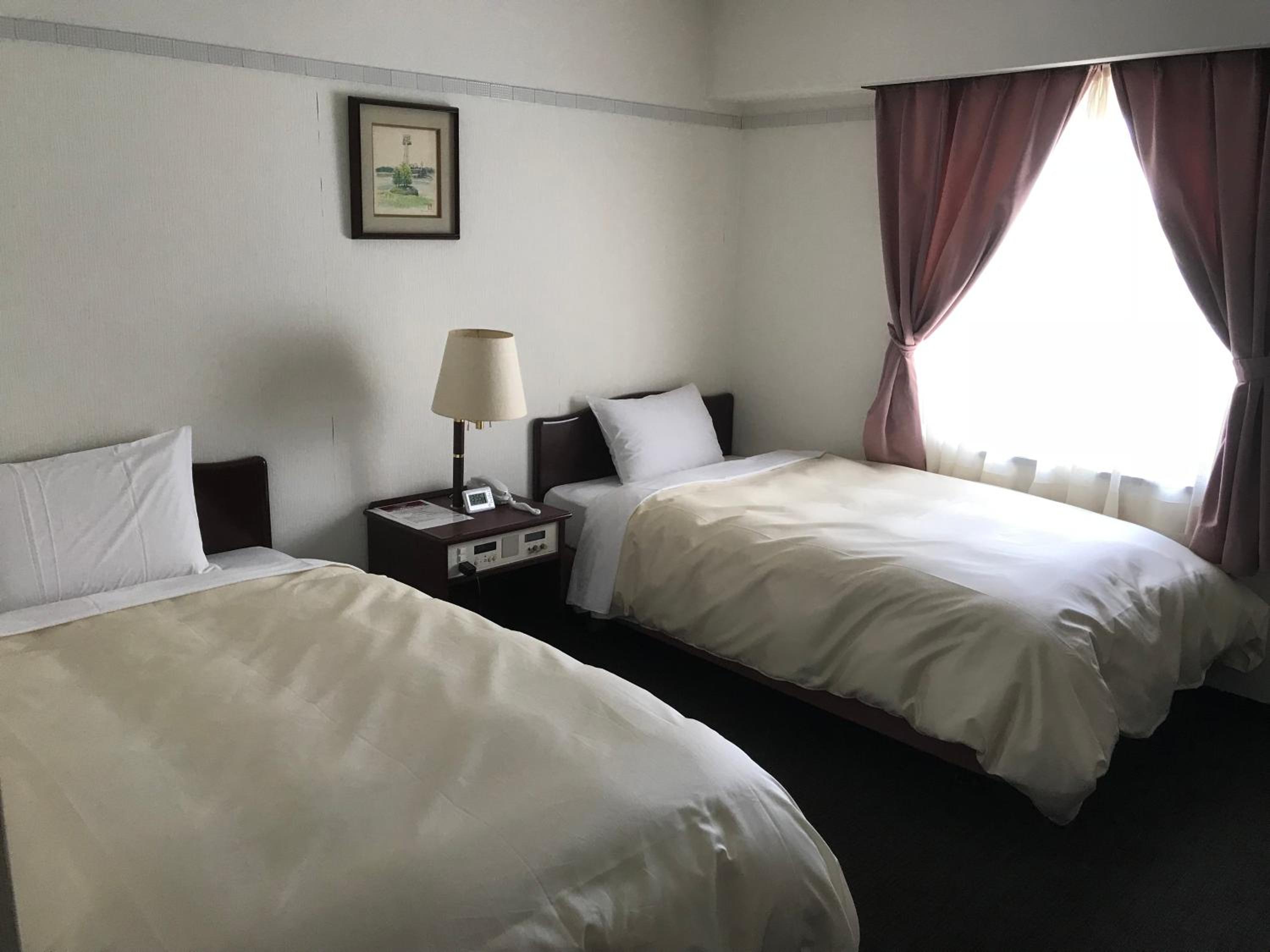 Twin Room - Smoking photo 1