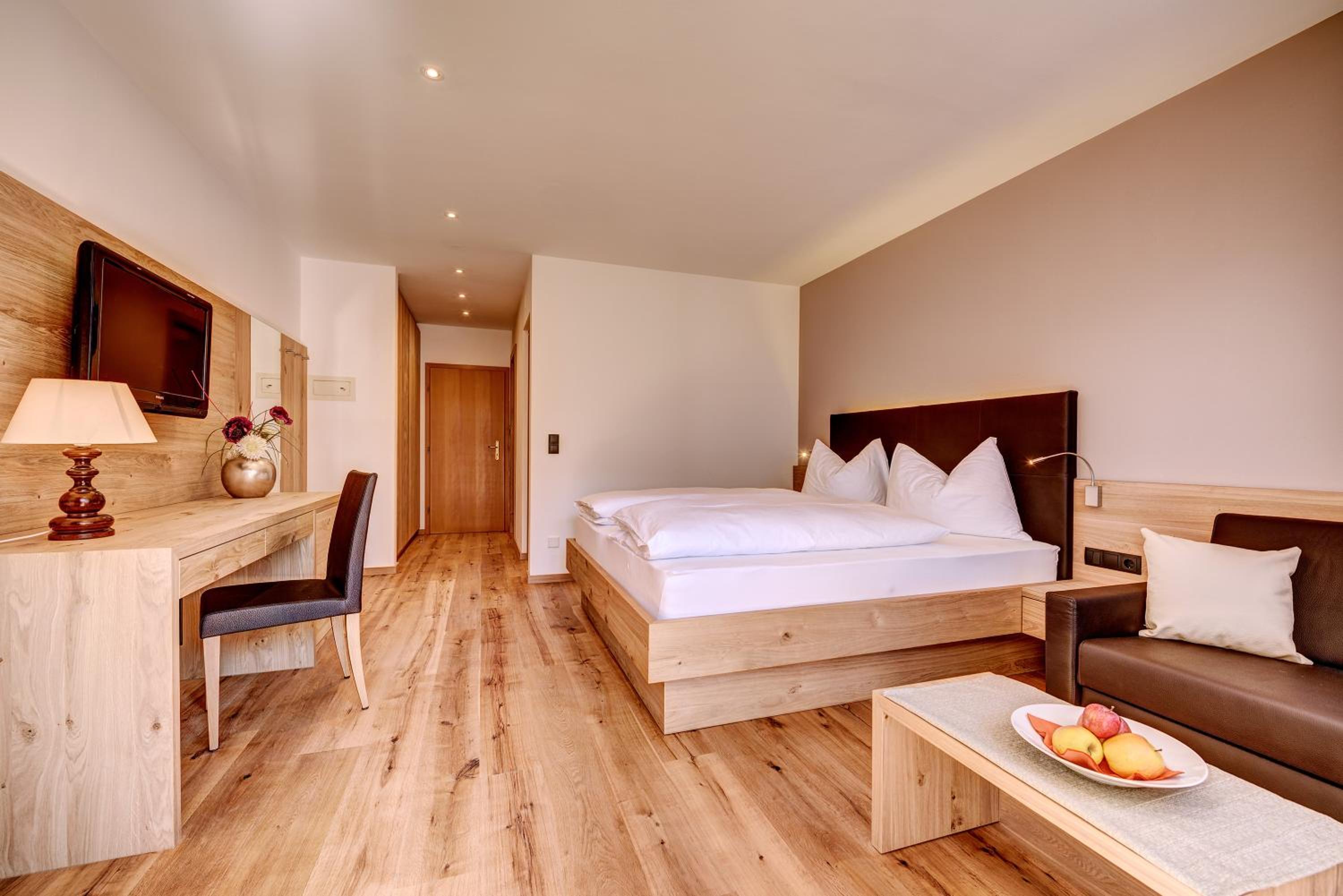Superior Double Room with Balcony and Mountain View