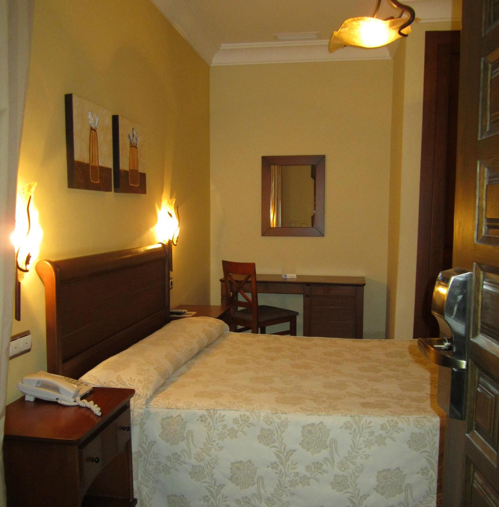 Interior Double or Twin Room - Photo 18