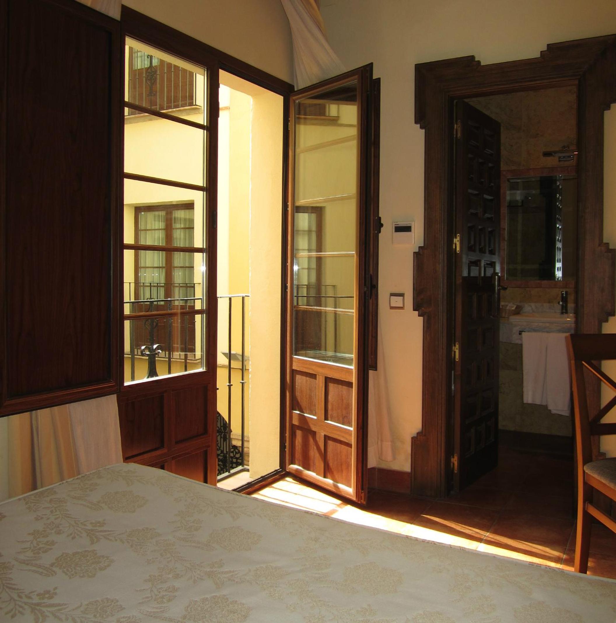 Interior Double or Twin Room - Photo 4
