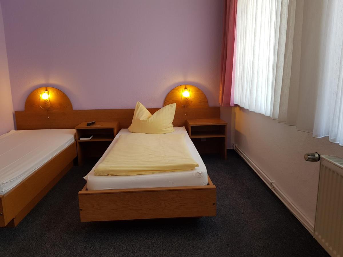Economy Twin Room photo 2