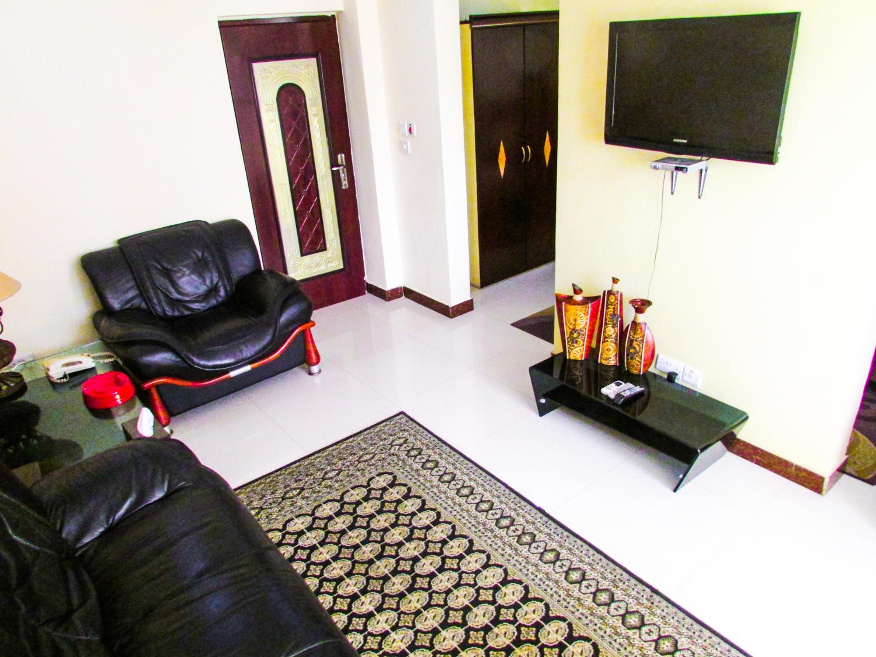 Executive Suite - Photo 2