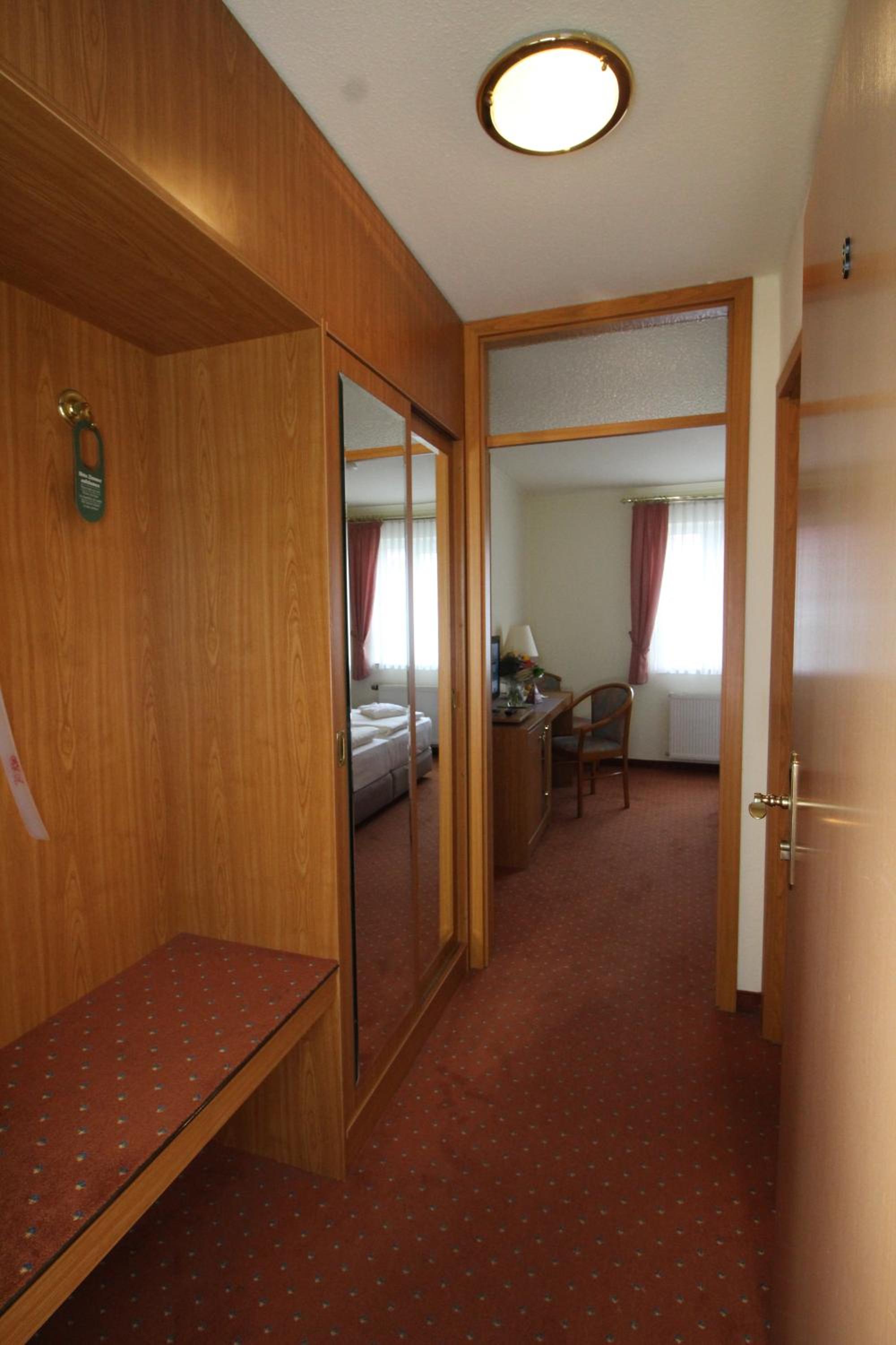 Economy Twin Room photo 3