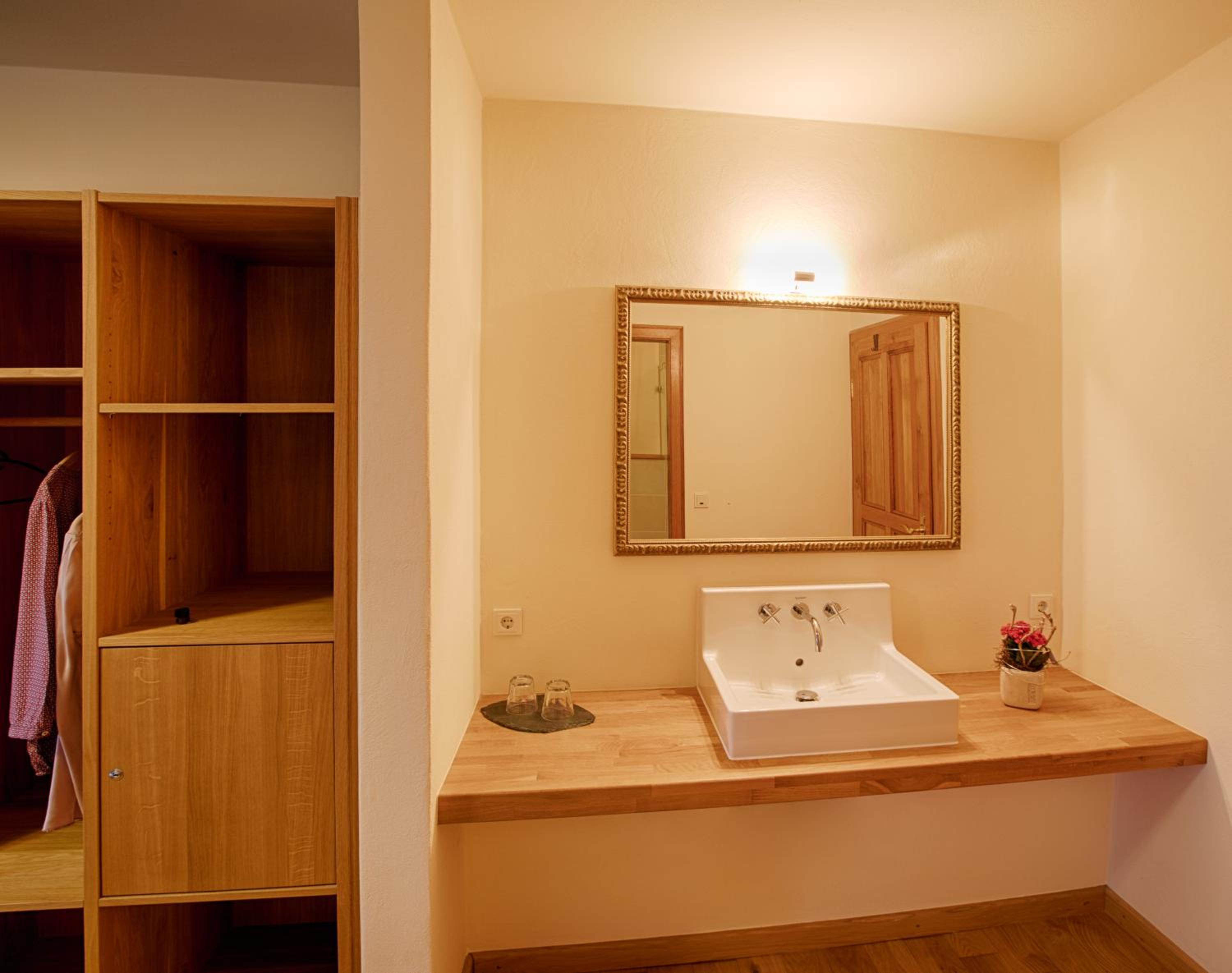 Junior Suite with Balcony - Photo 2