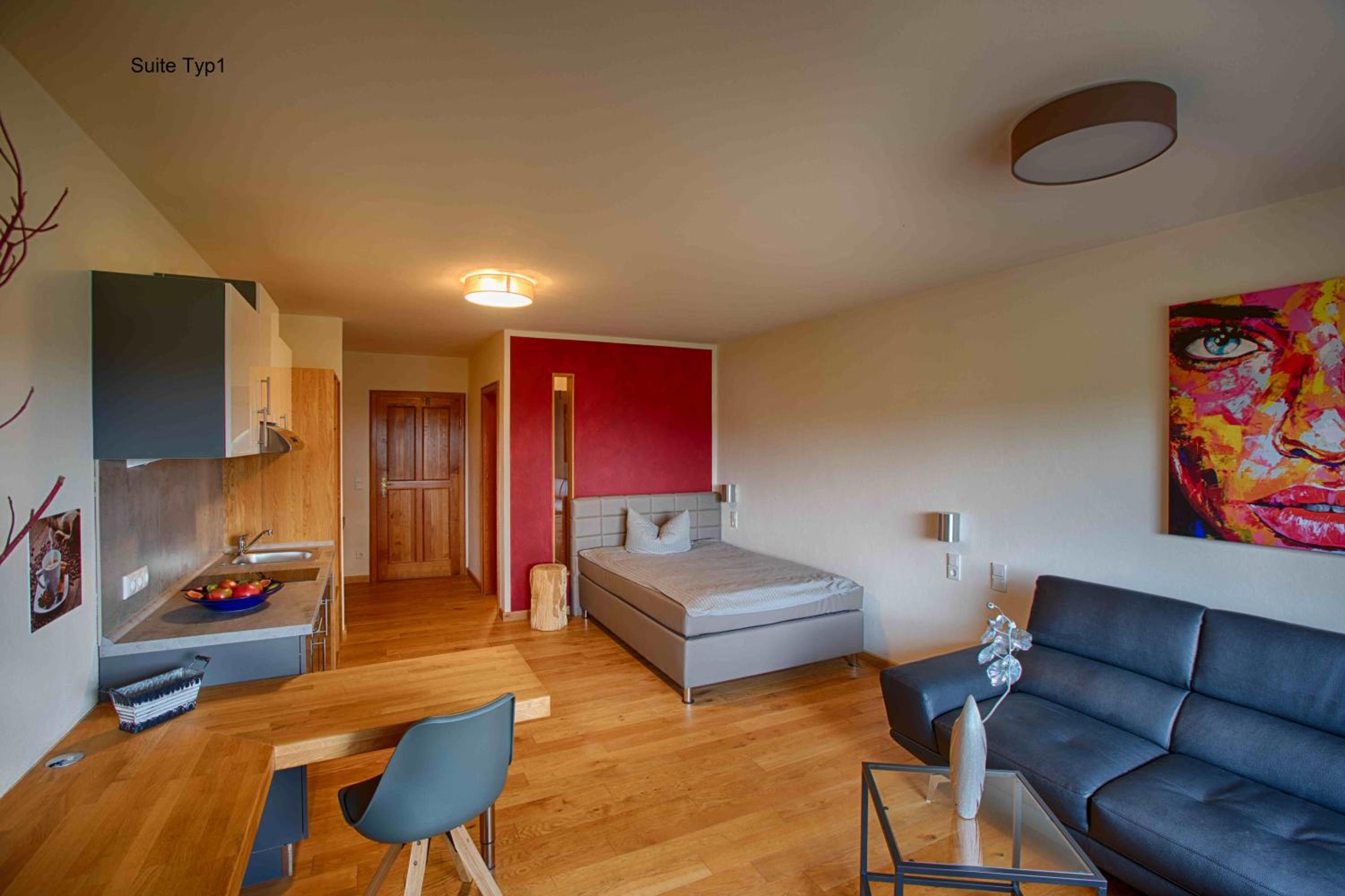 Junior Suite with Balcony - Photo 3