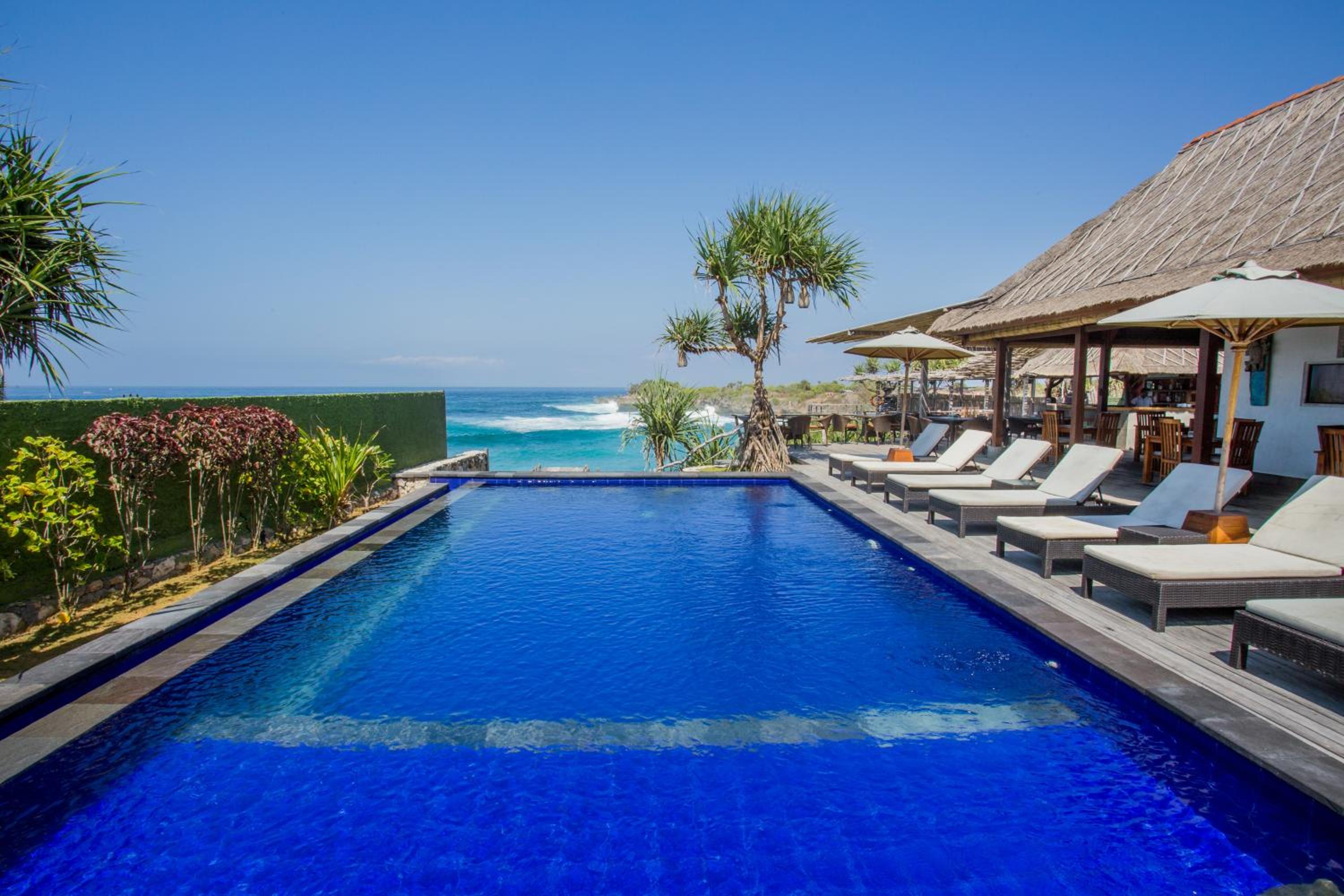 Deluxe Bungalow with Ocean View - Photo 16