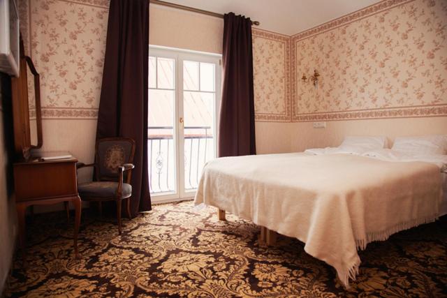 Suite - Photo 1