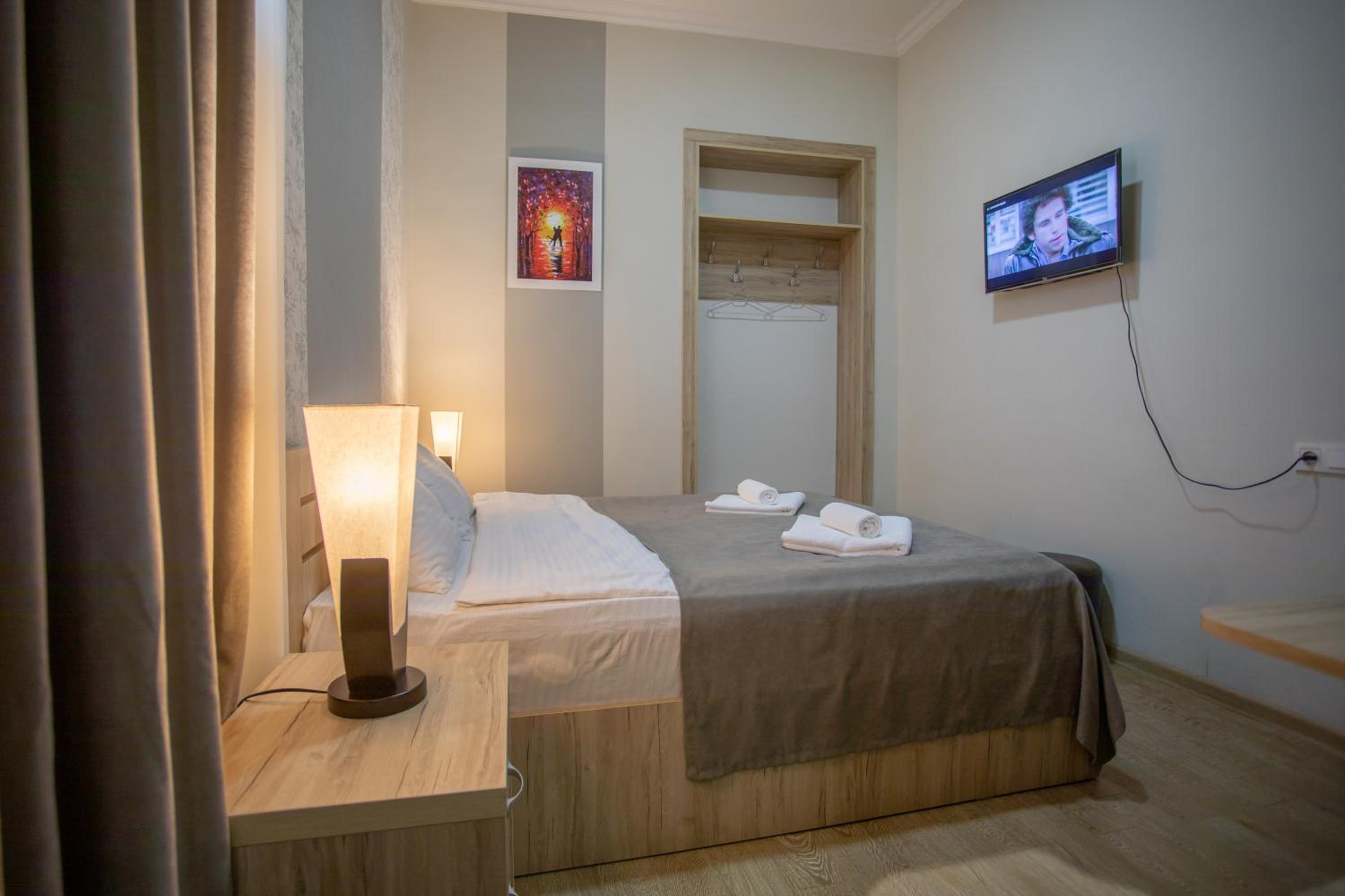 Budget Double Room photo 3