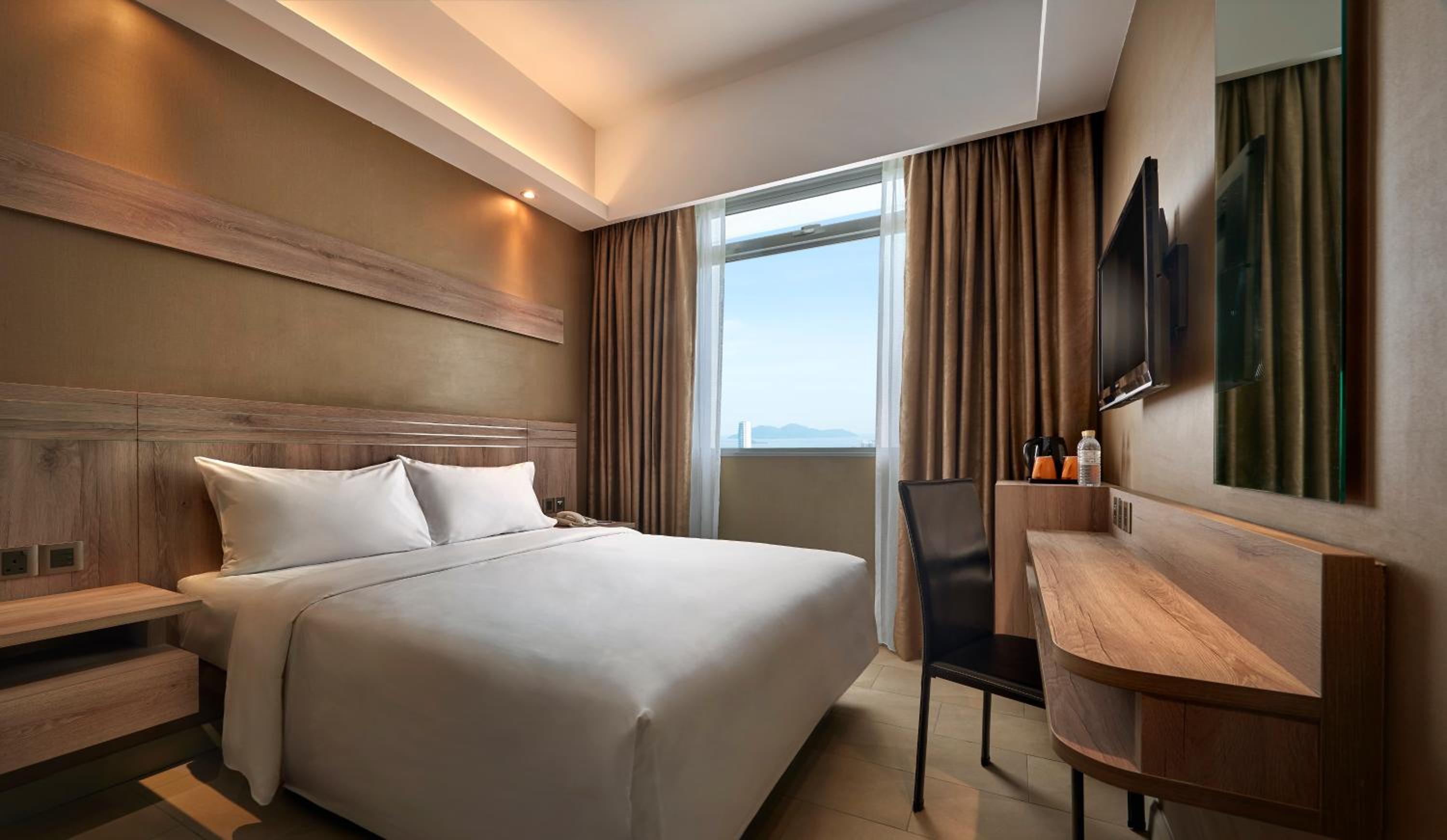 Standard Queen Room - Photo 5