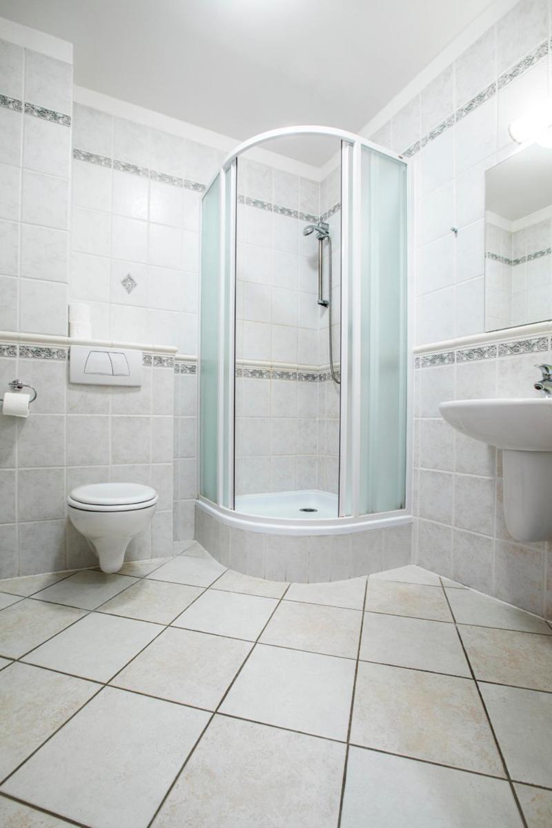 Double or Twin Room - Photo 4