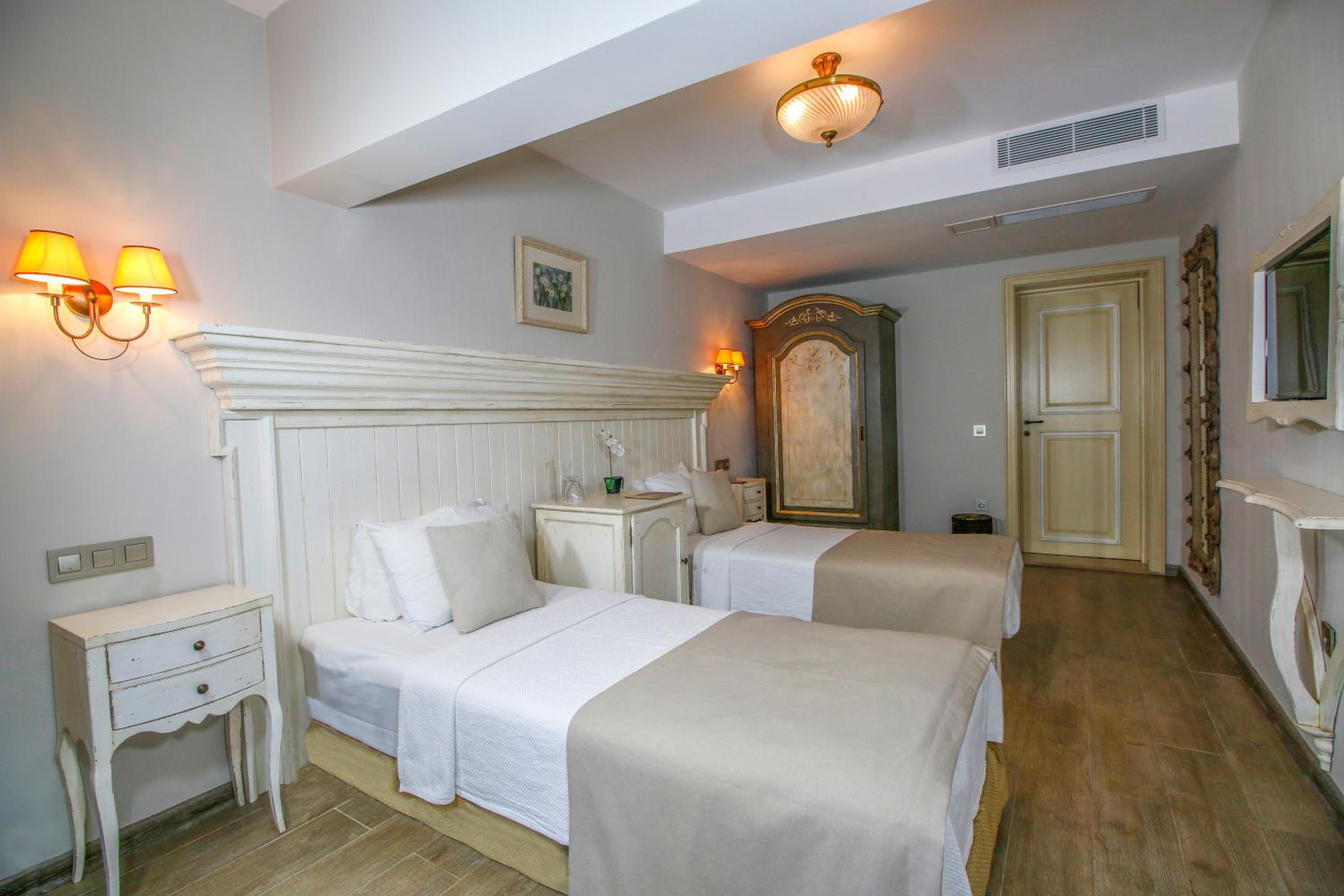 Standard Double Room - Photo 6