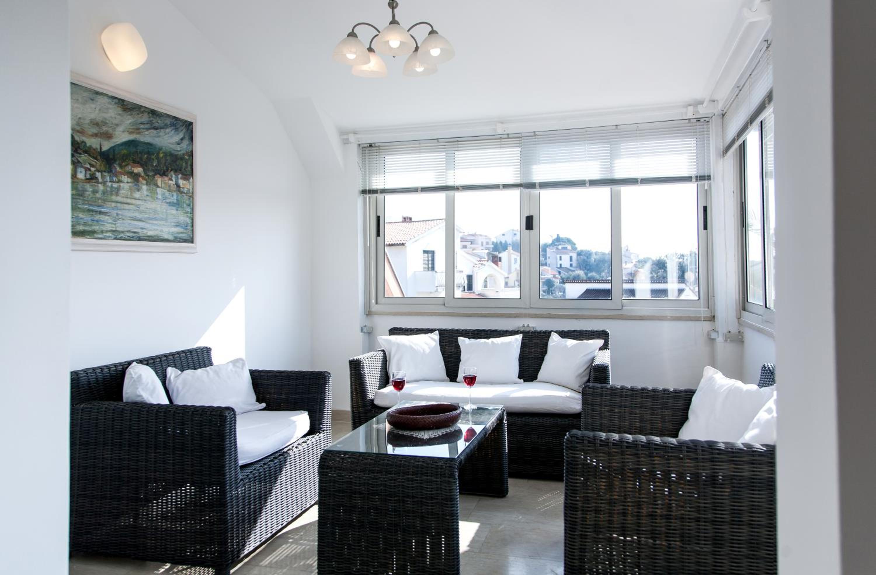 Two-Bedroom Apartment with 2 Bathrooms and Balcony