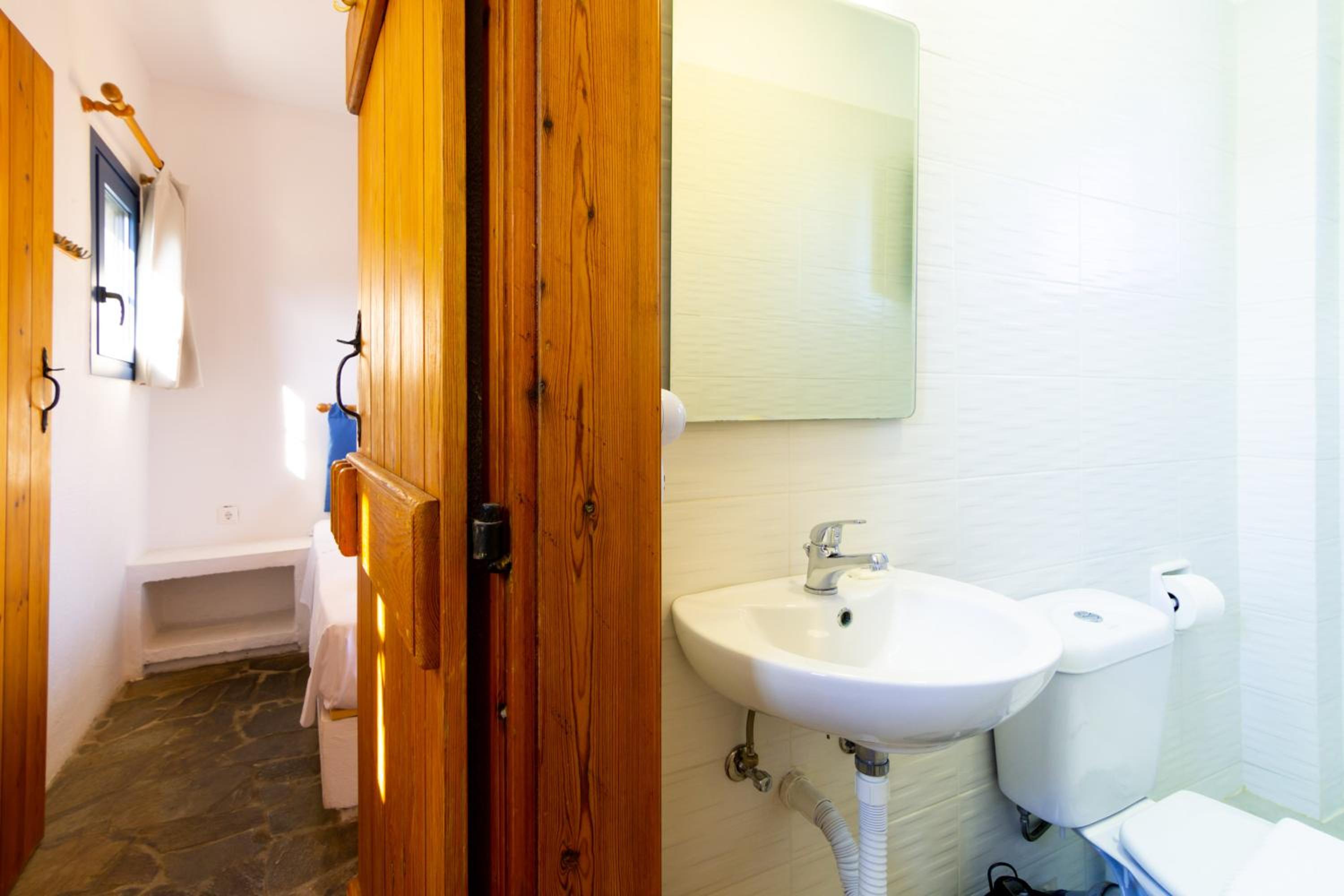 One-Bedroom Apartment - Photo 15
