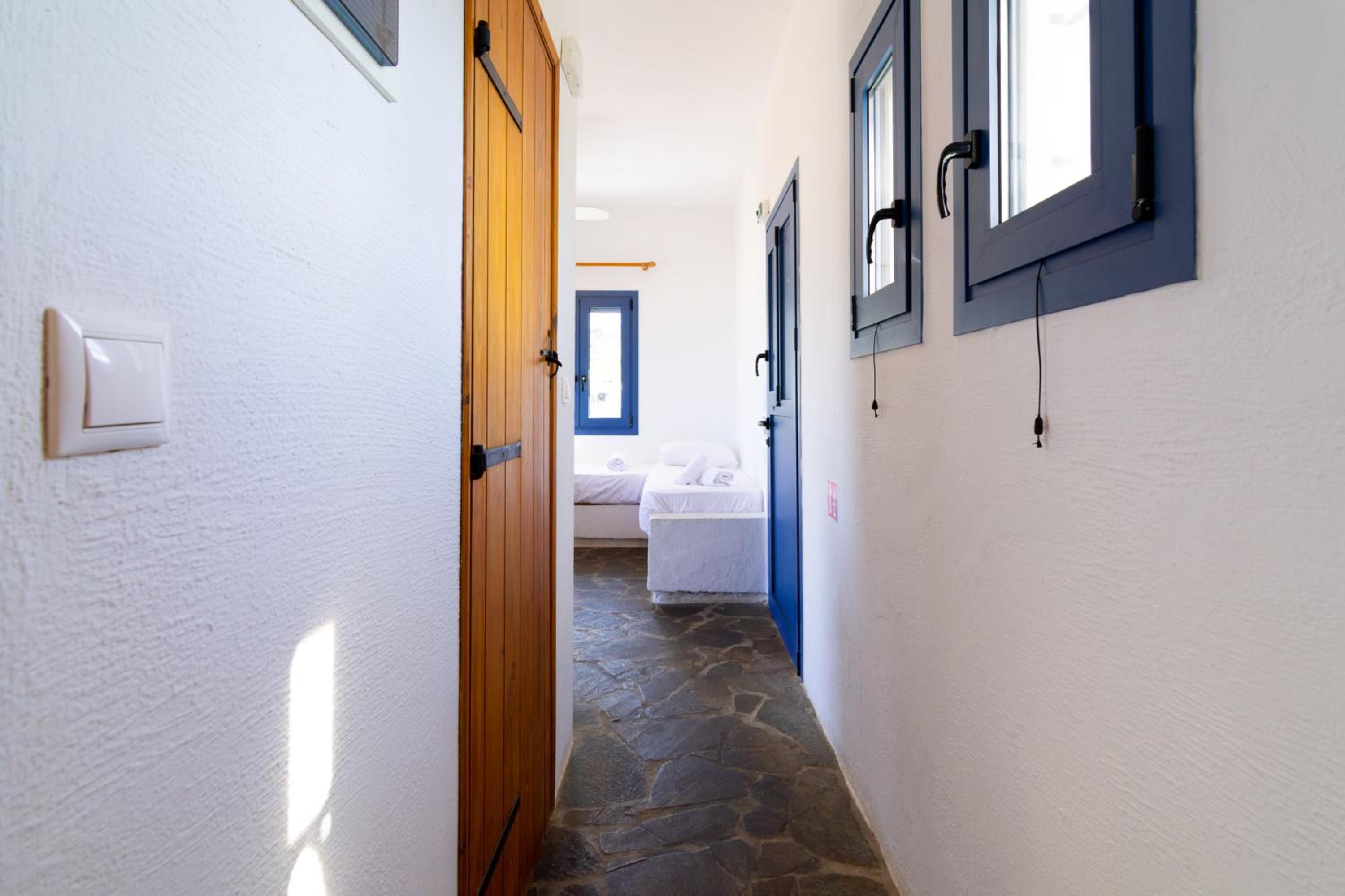 One-Bedroom Apartment - Photo 11