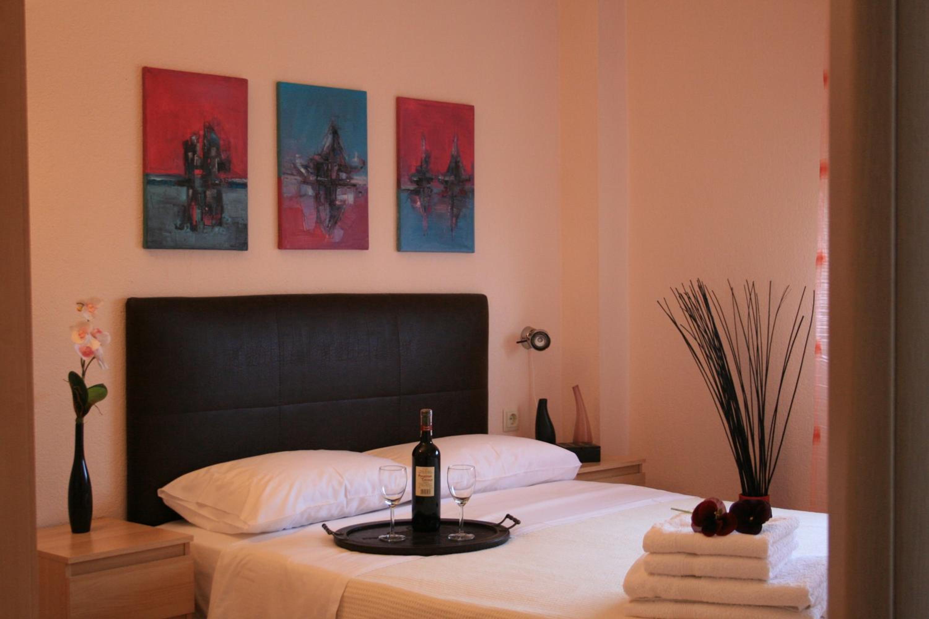 One-Bedroom Apartment - Photo 5