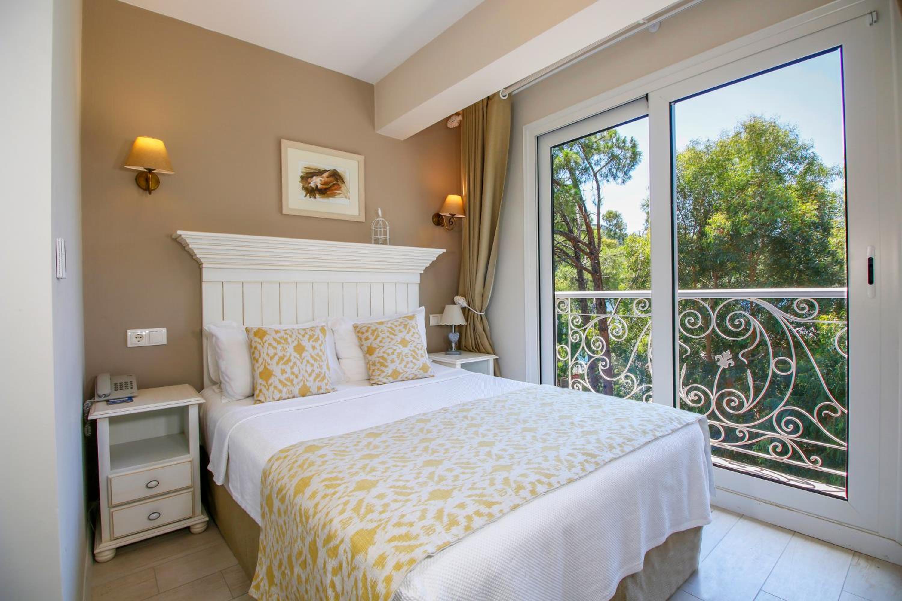 Standard Double Room - Photo 9