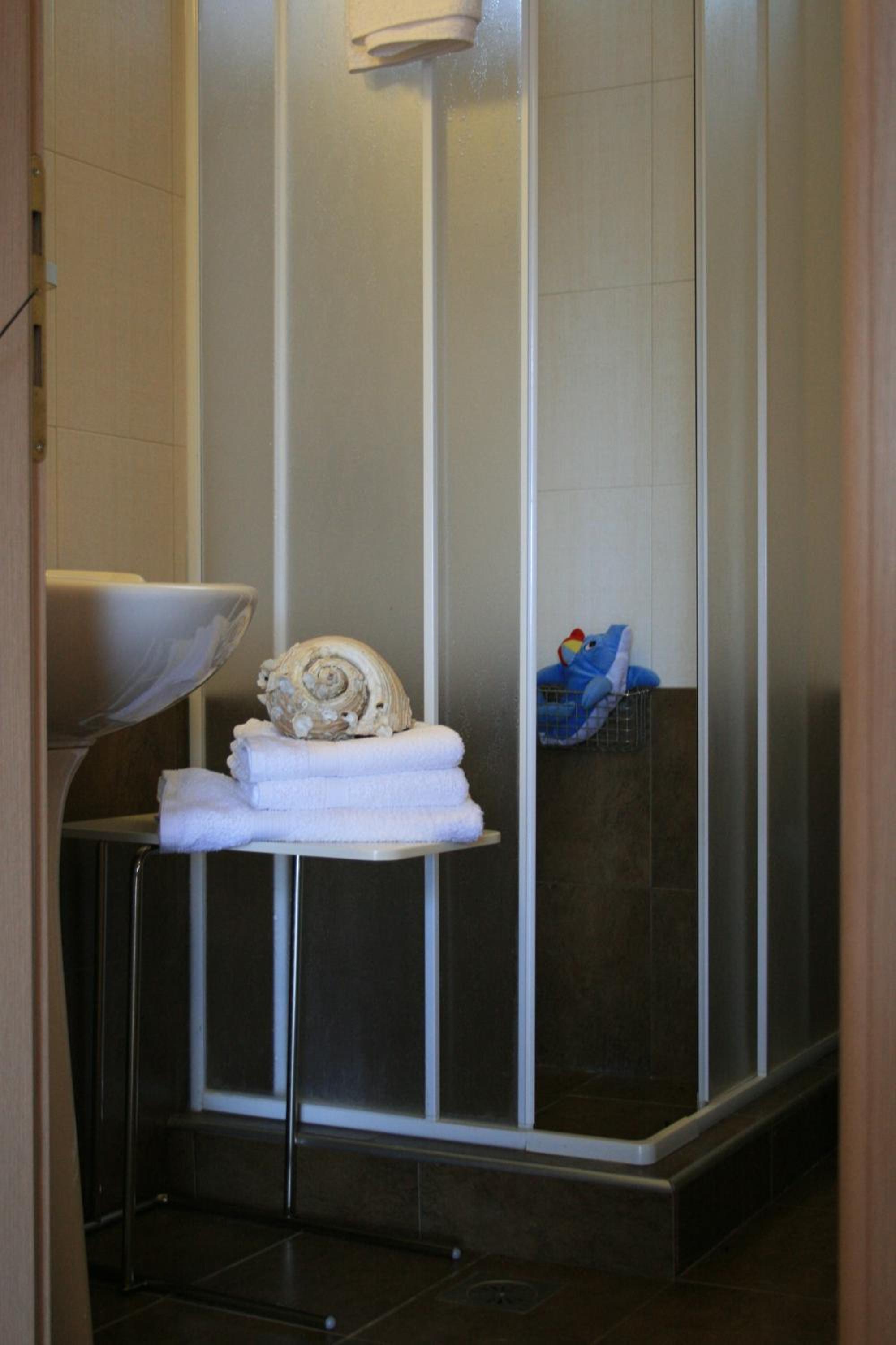 One-Bedroom Apartment - Photo 3