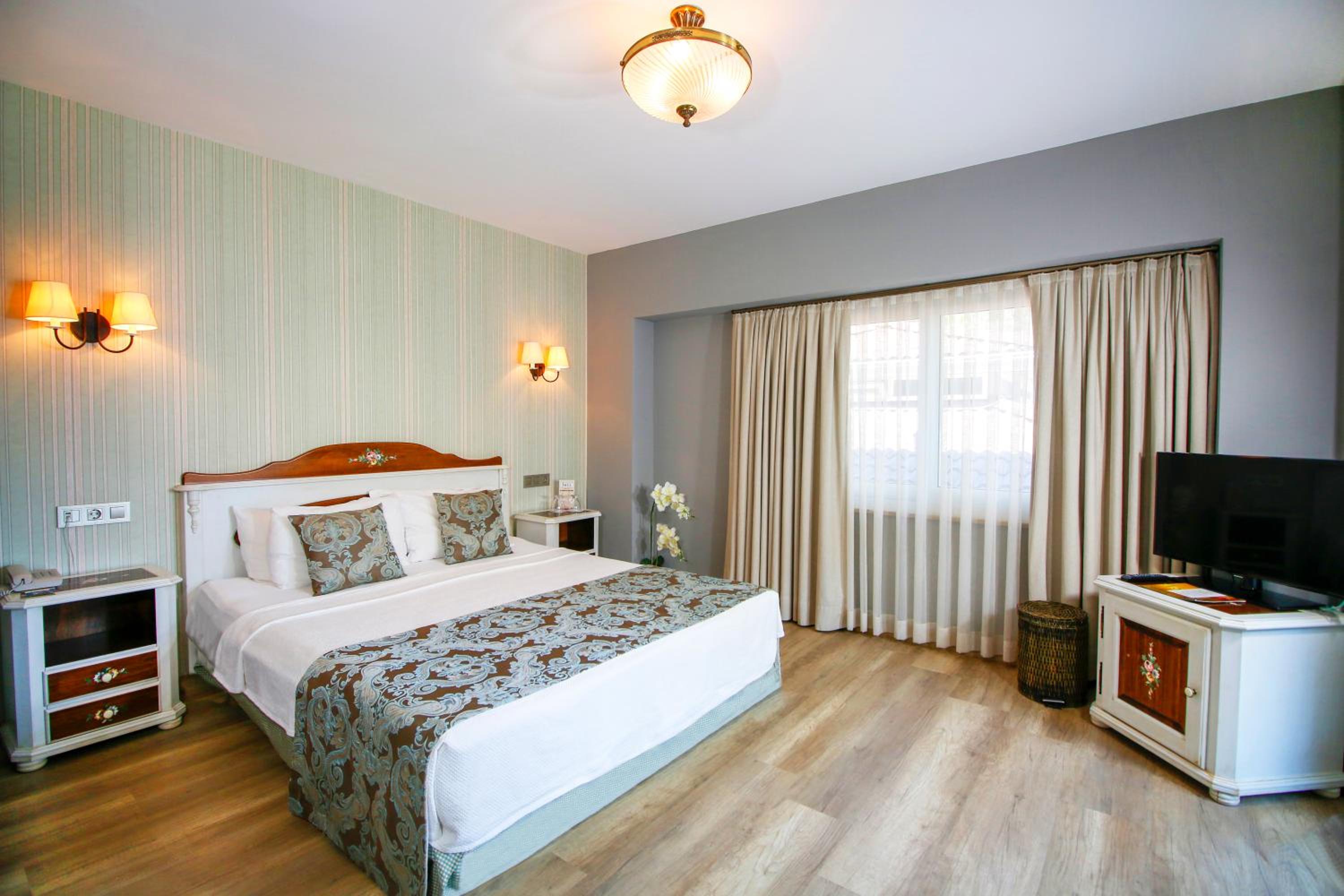 Standard Double Room - Photo 8