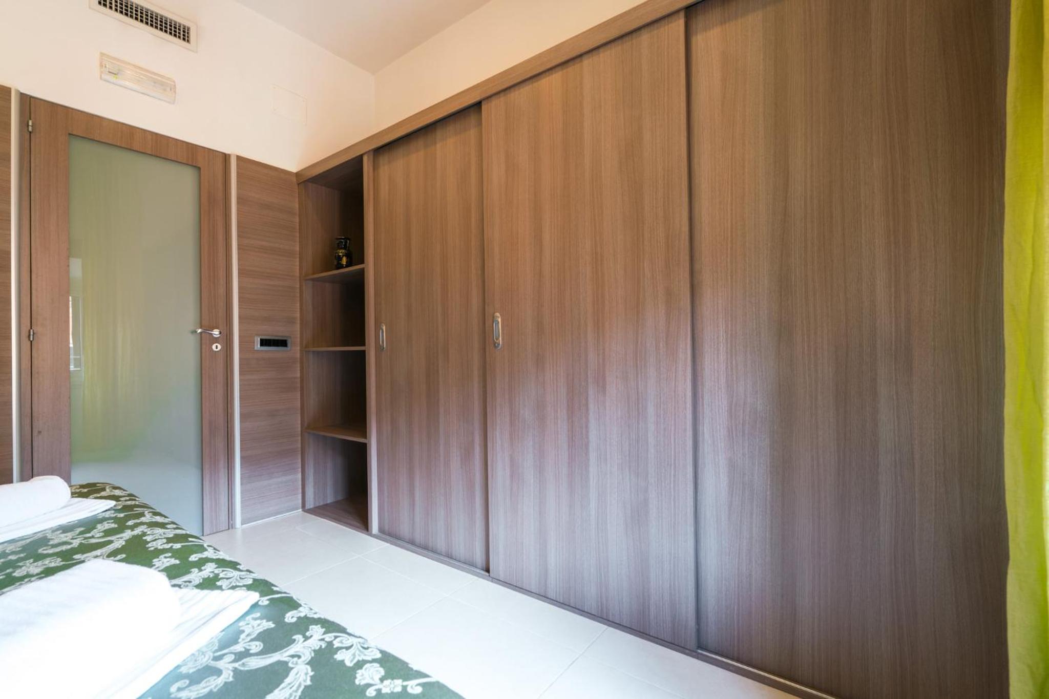 Studio Apartment with One Double Bed photo 3