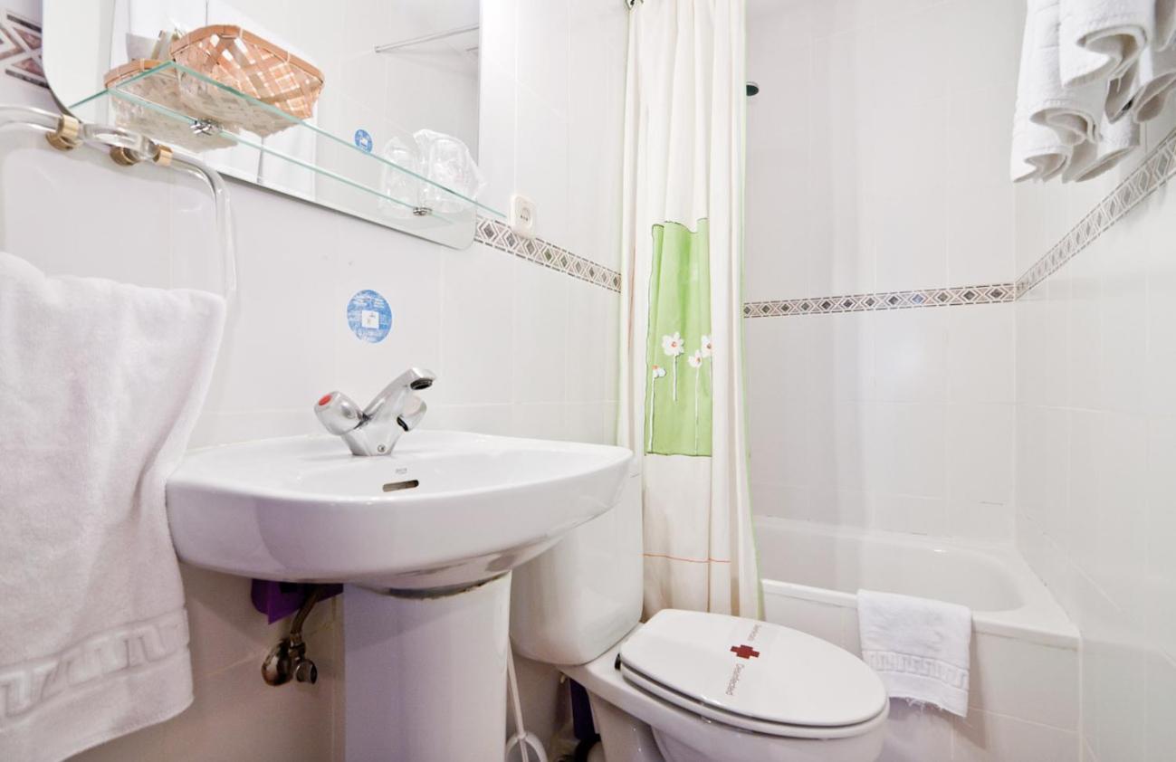 Basic Triple Room - Photo 10