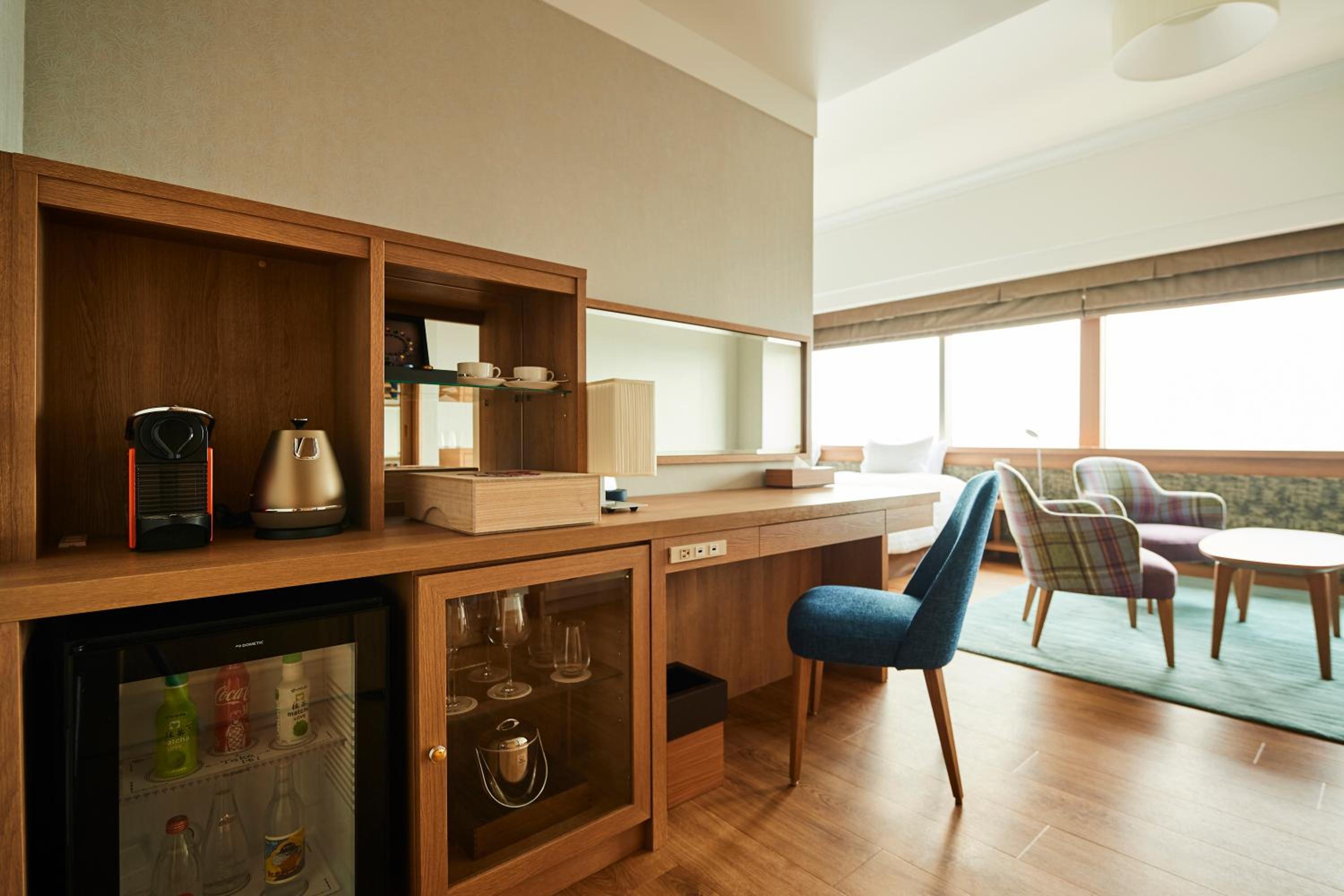 Deluxe Twin Room with Tokyo Sky Tree View thumbnail 5