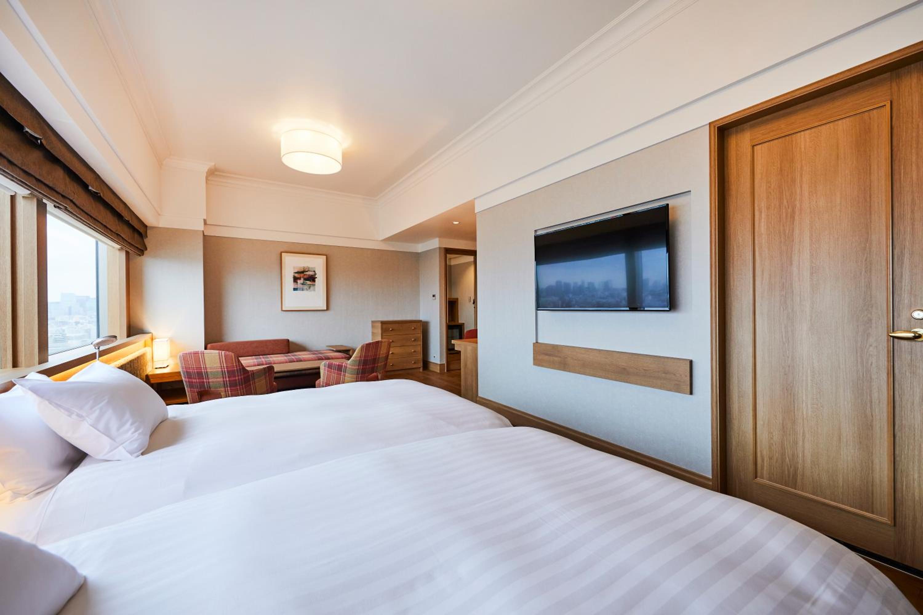 Deluxe Twin Room thumbnail 5