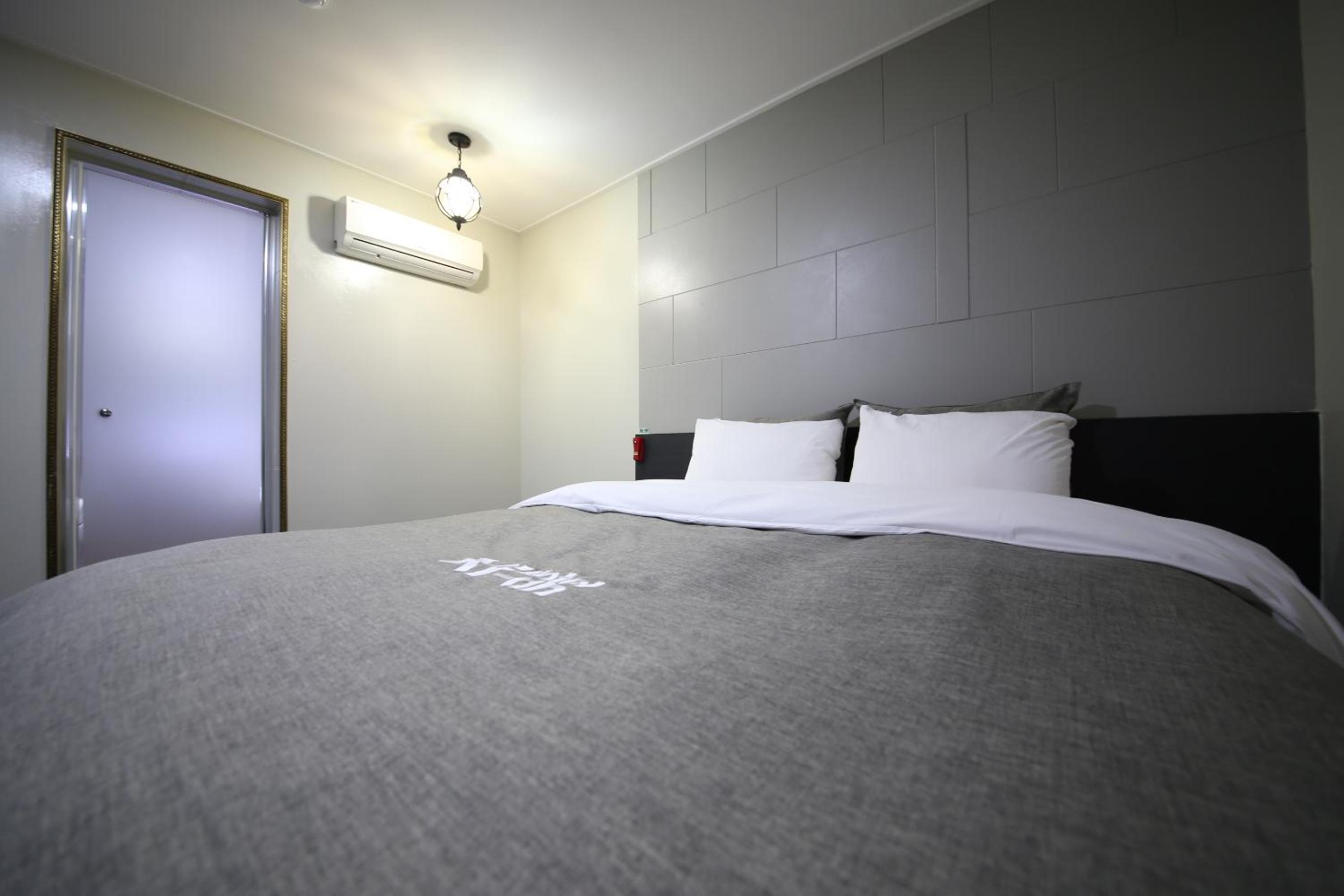 King Suite - Photo 3